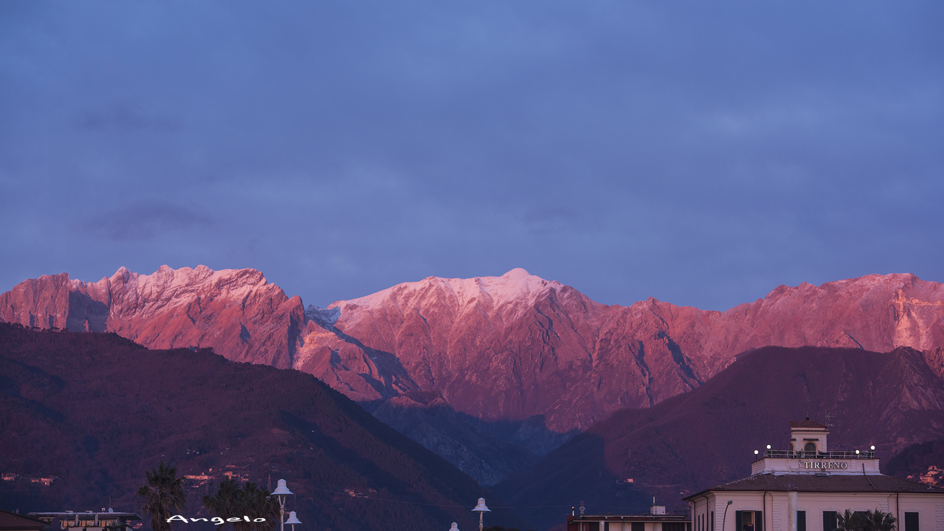 By the Sea - to the Apuan !!!!