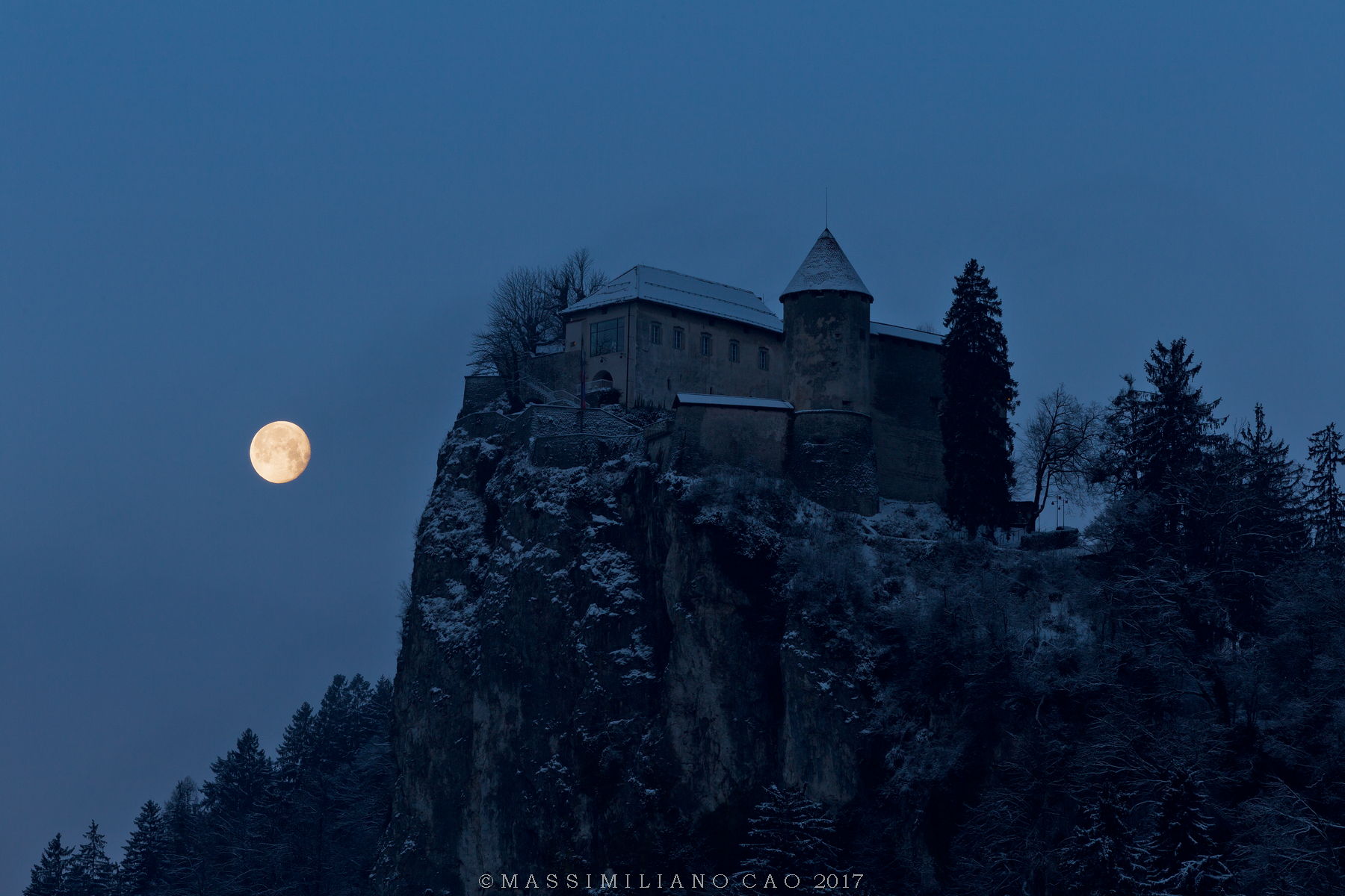 La luna ed il castello