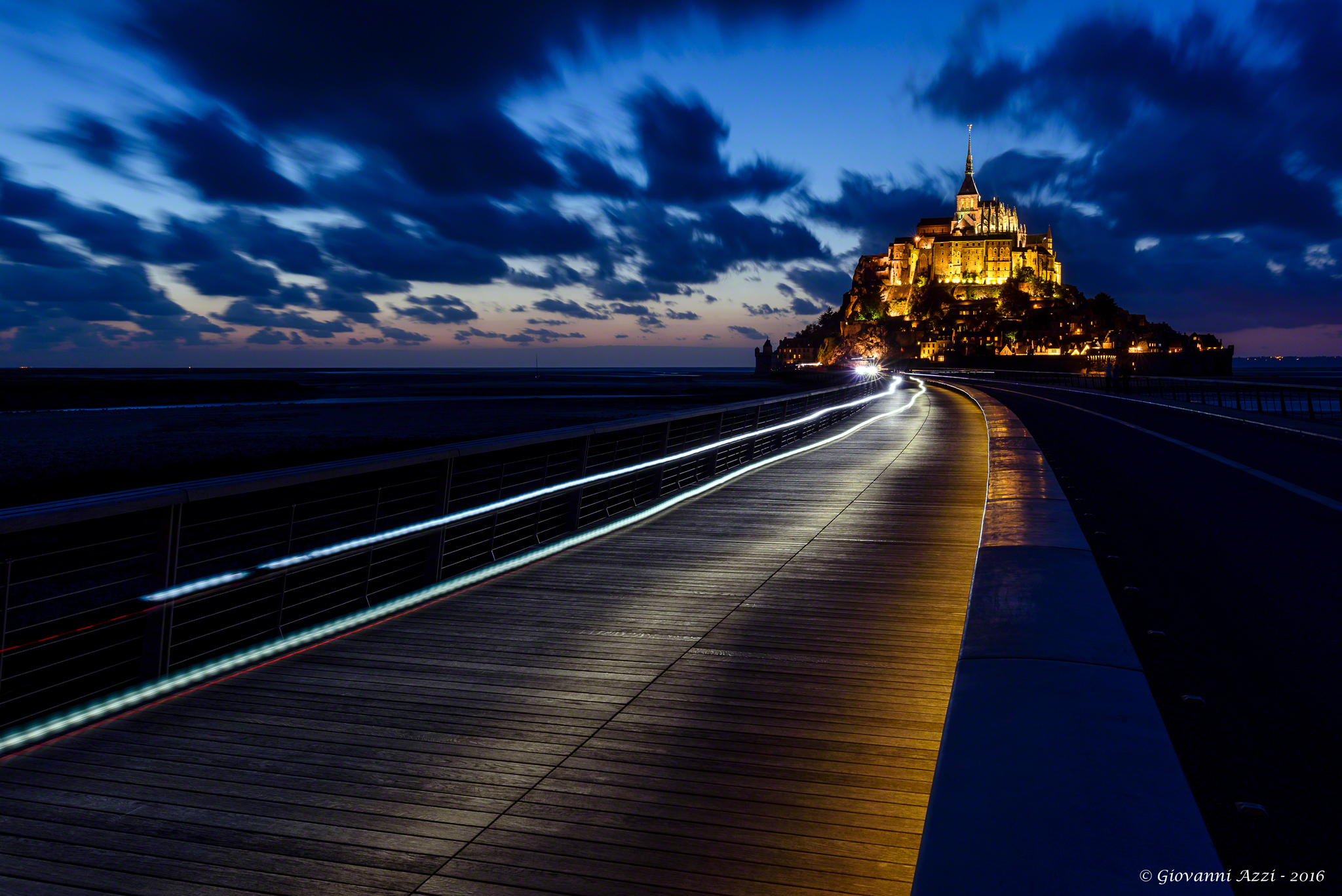 La via luminosa per Mont Saint-Michel