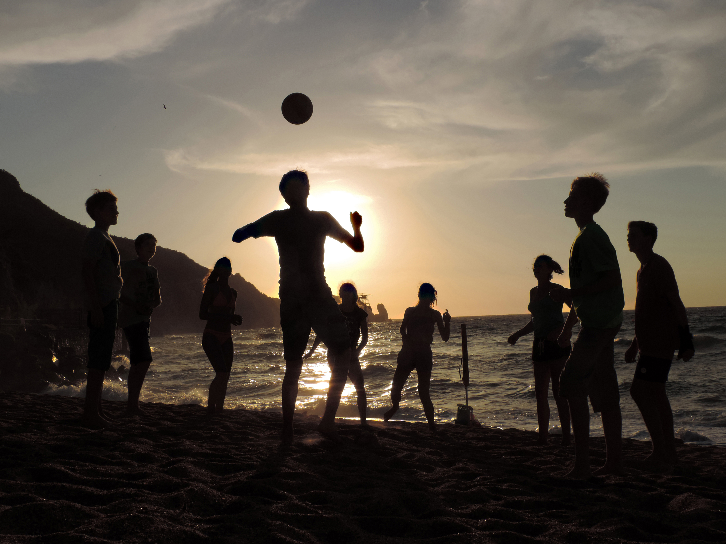 Sillhoutte 5 - Playing on the beach