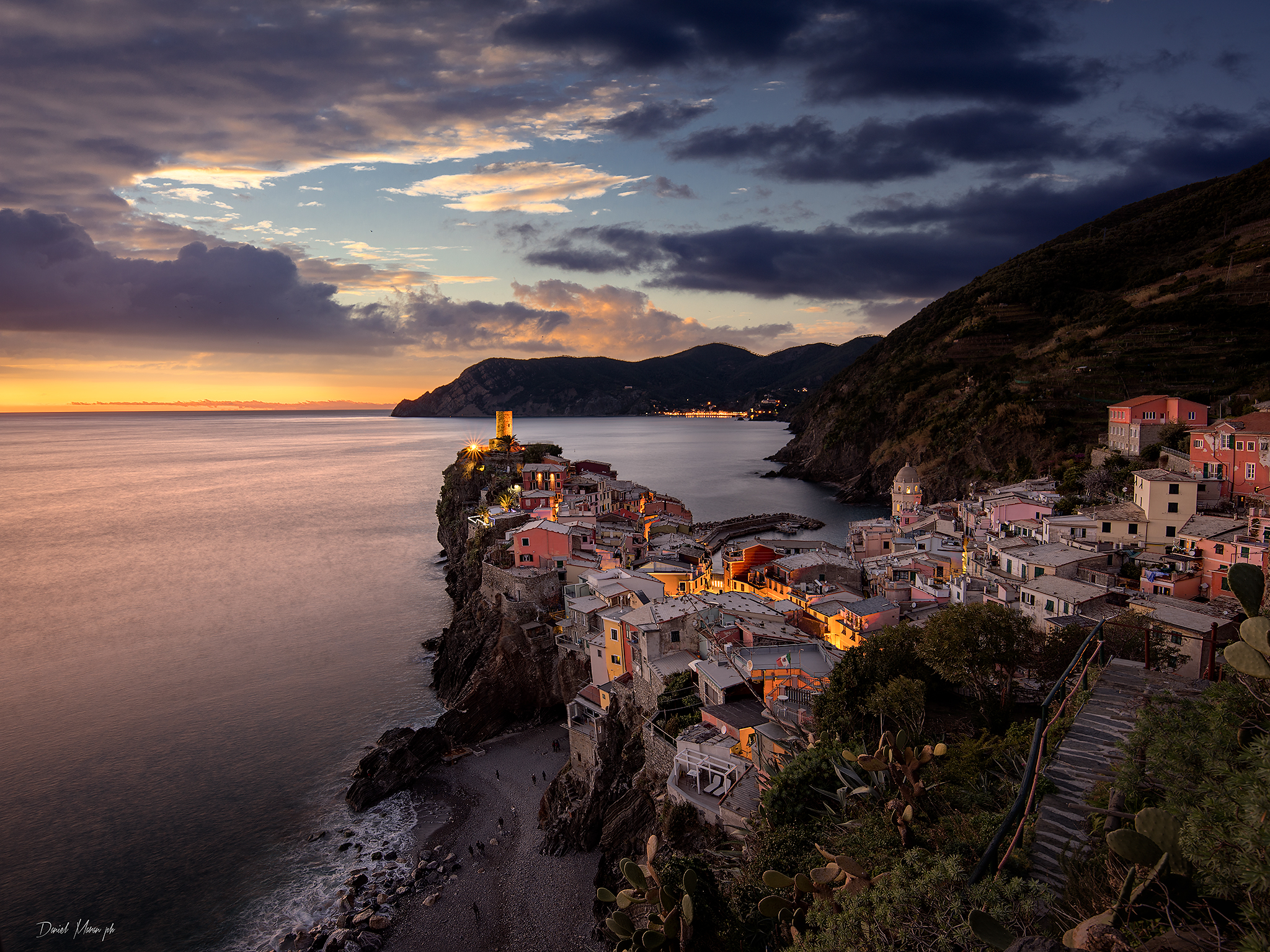 Vernazza sunset, the blue hour and the first lights on.