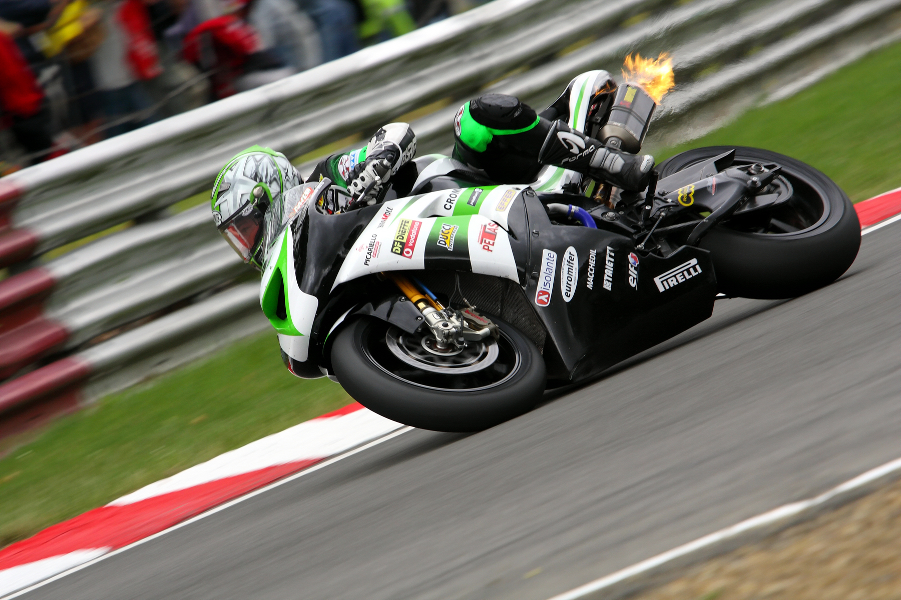 # 86 Ayrton Badovini - Kawasaki zx-10r - Brands Hatch