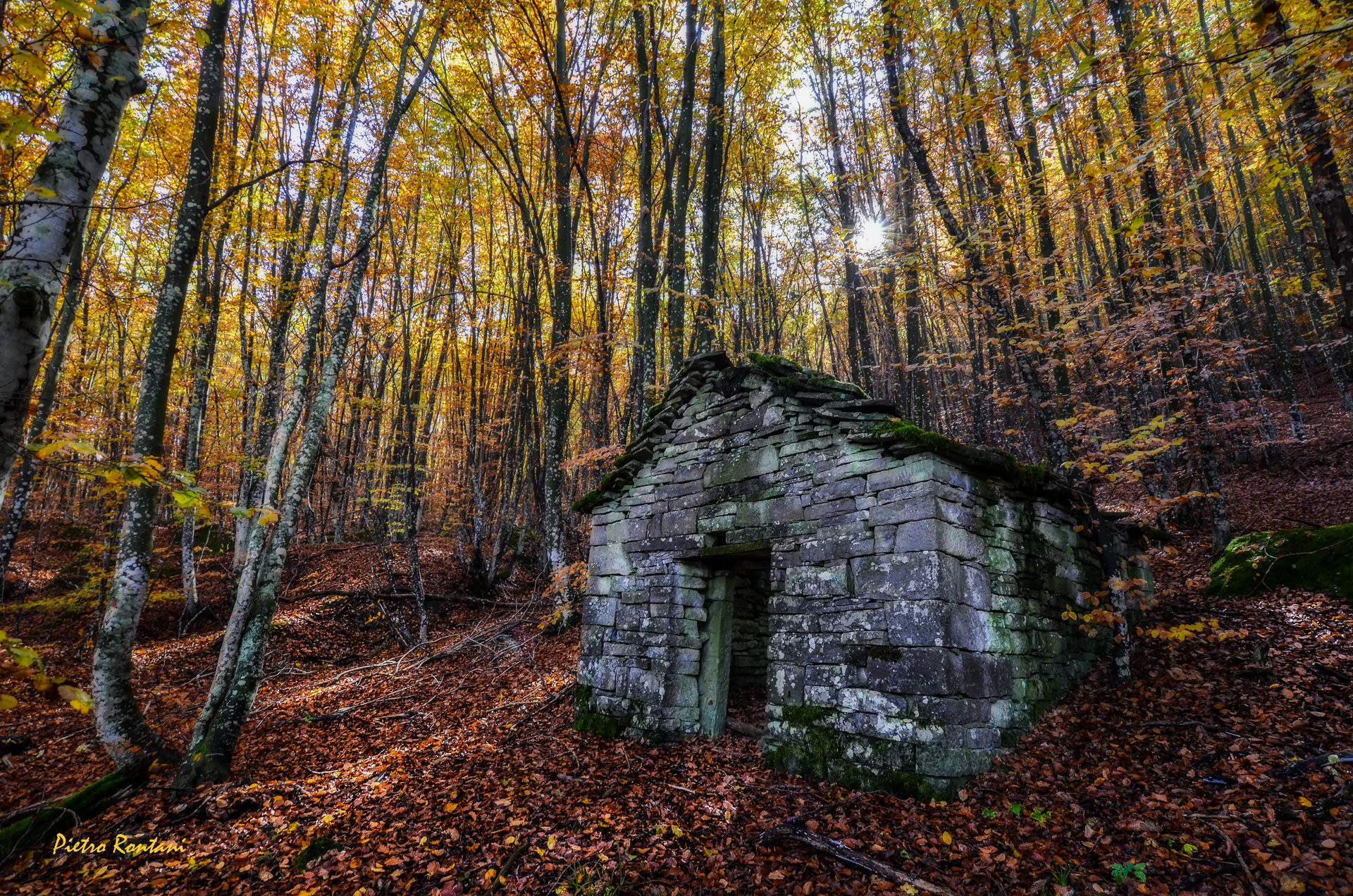 Hut under Mount Barigazzo