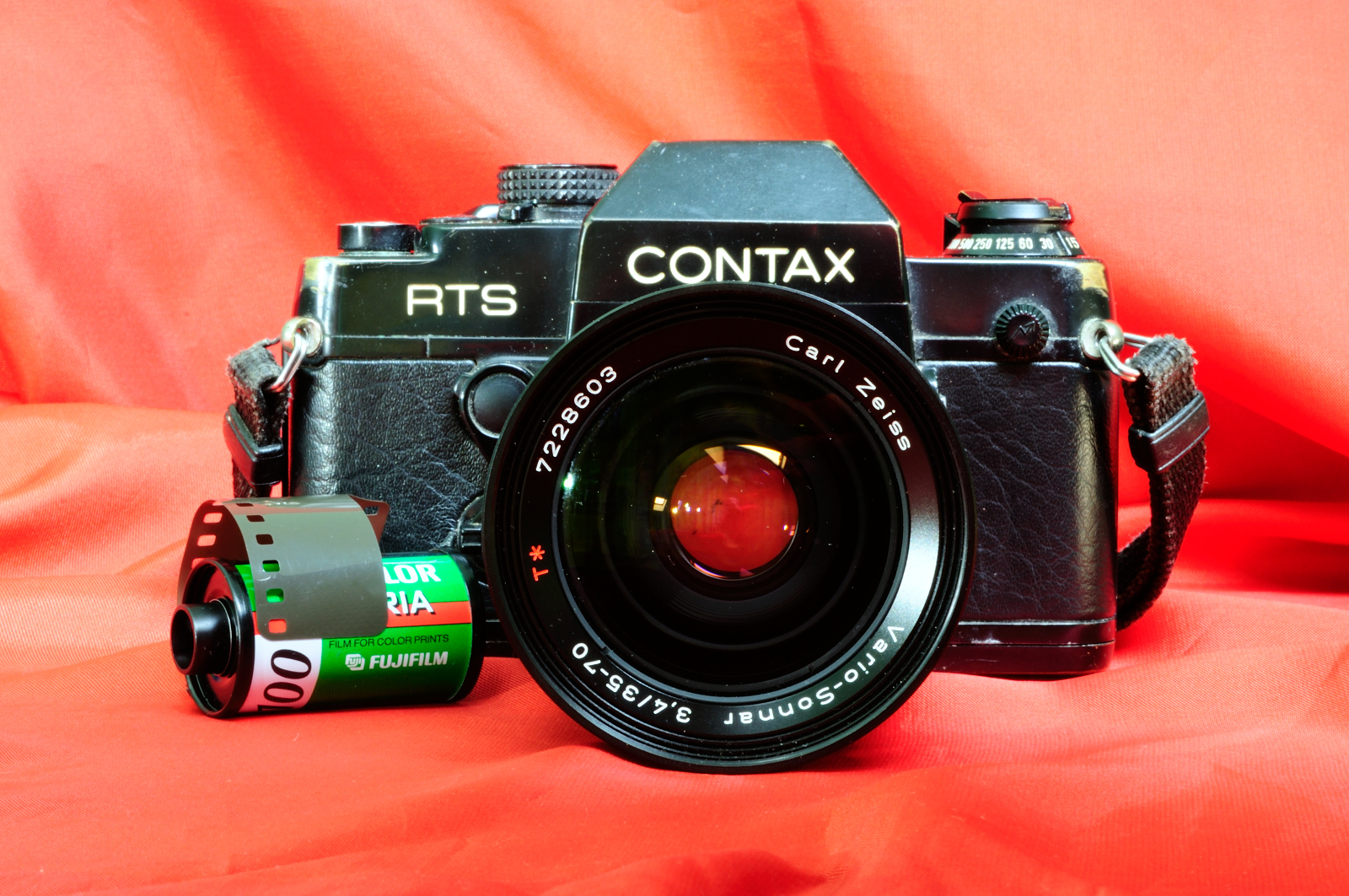 La mia Contax RTS II con lo Zeiss Vario-Sonnar 35-70