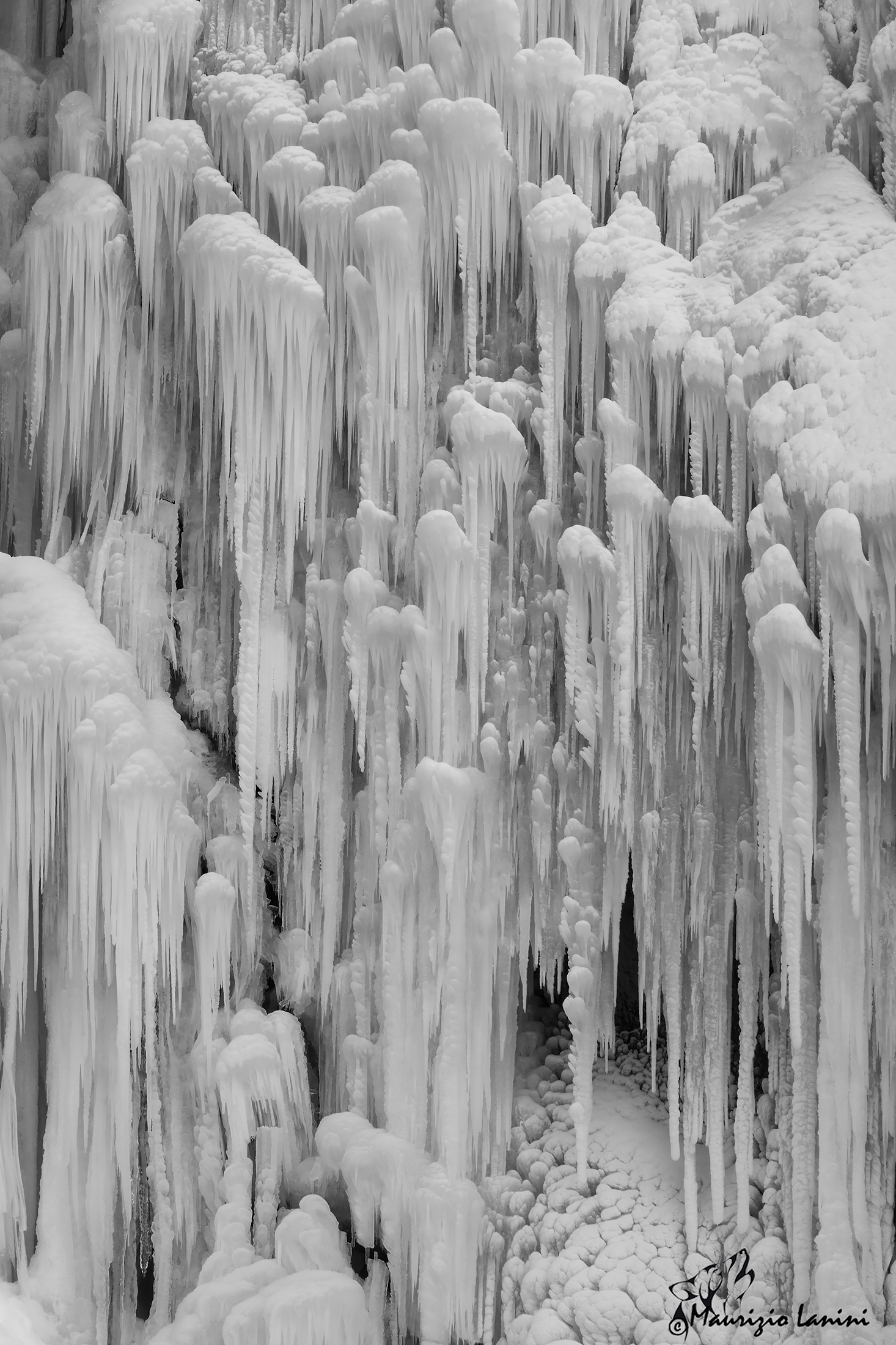 Stalactites in BW
