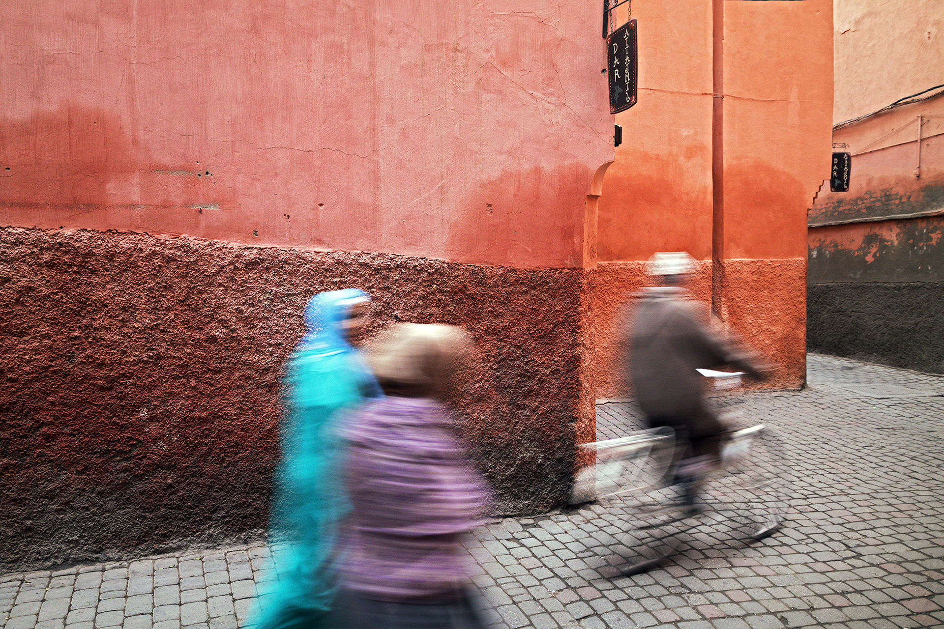 aromas of rose and peach