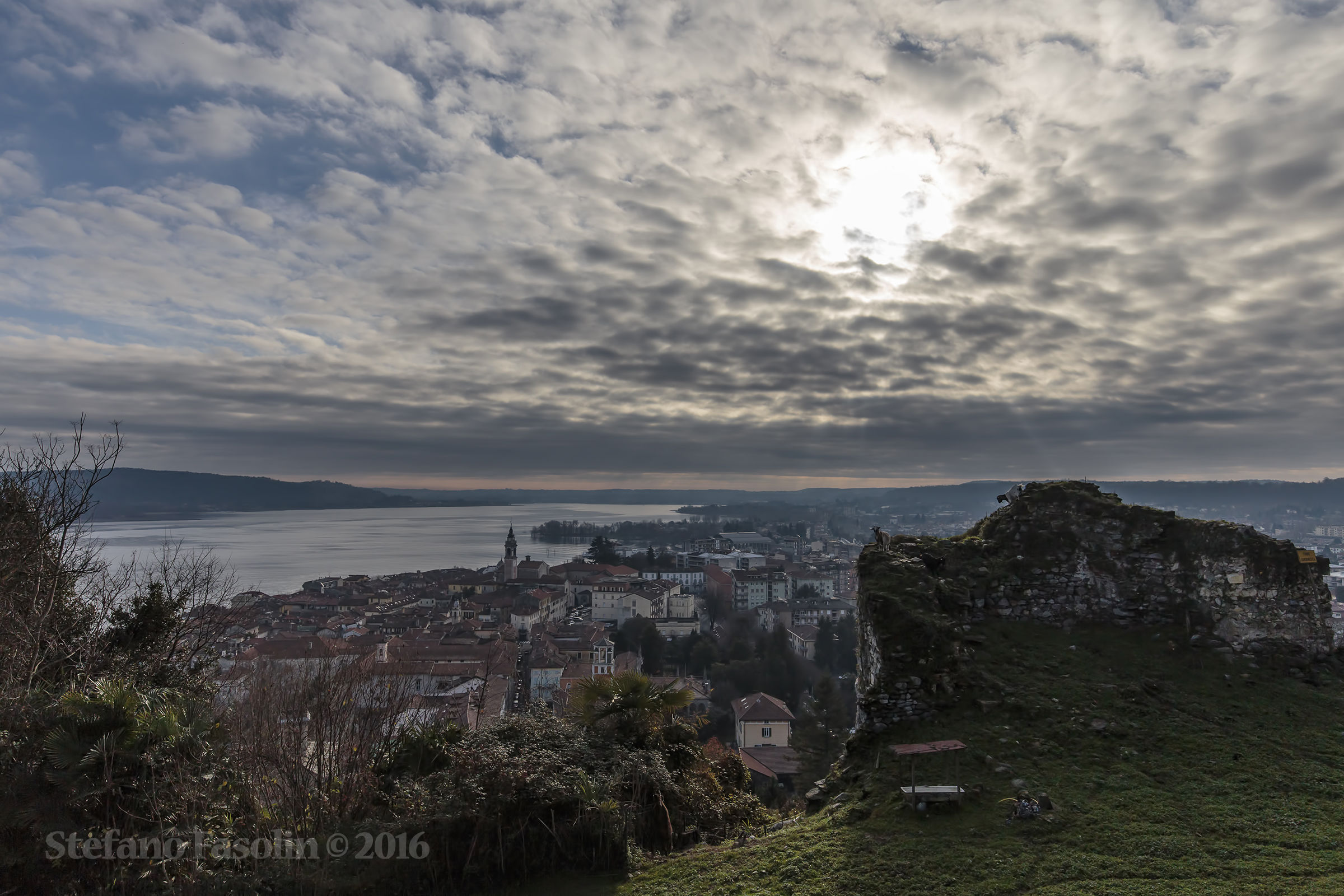 Arona and its lake
