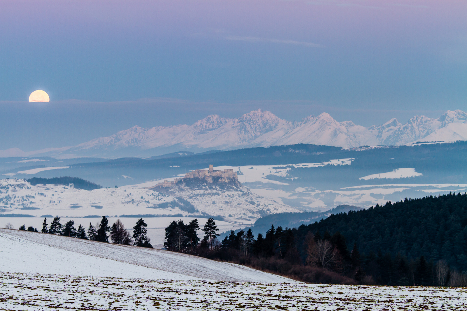 Slovakia Spis castle and High Tatras