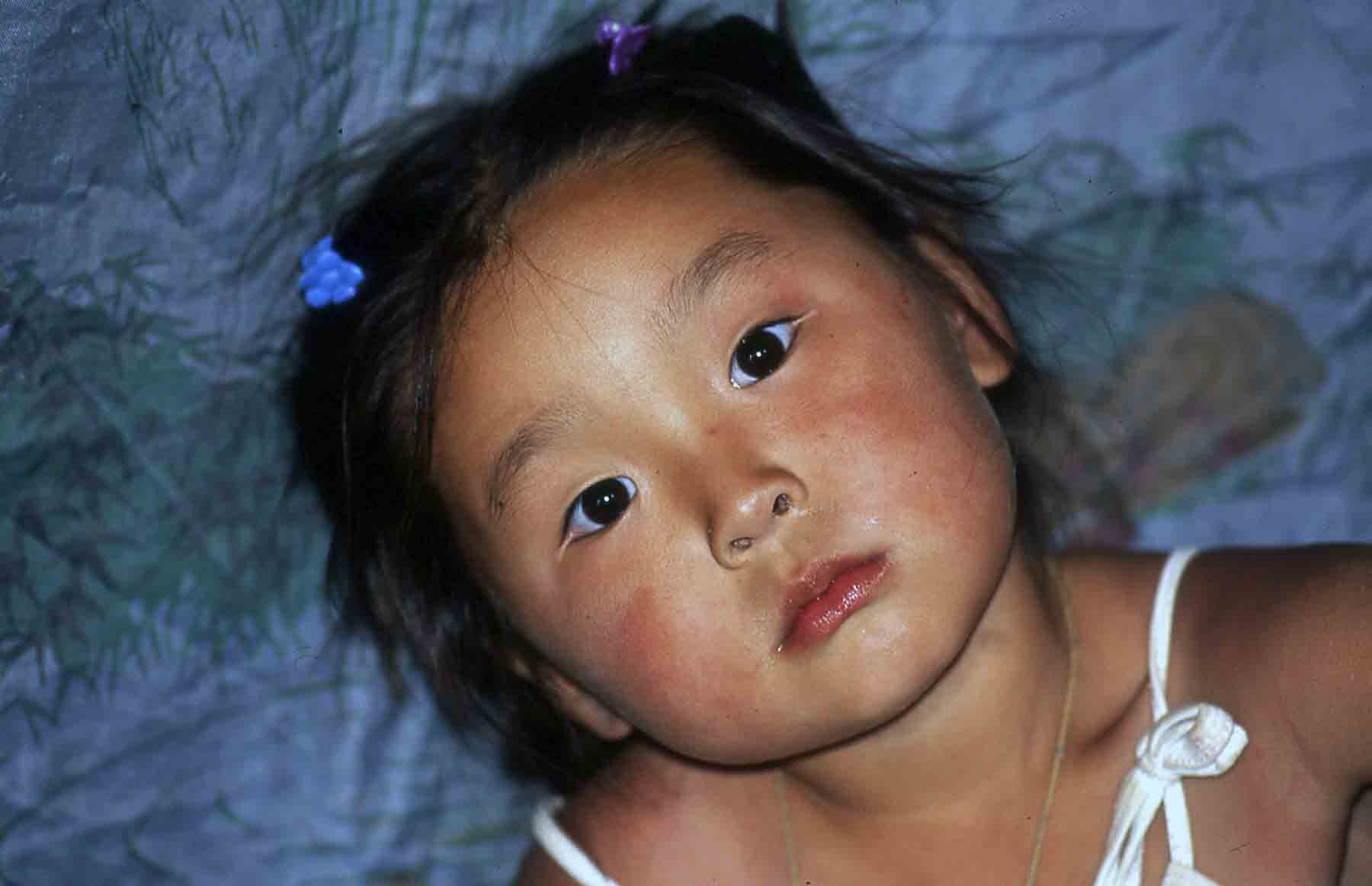 Bimba nella yurta - Mongolia