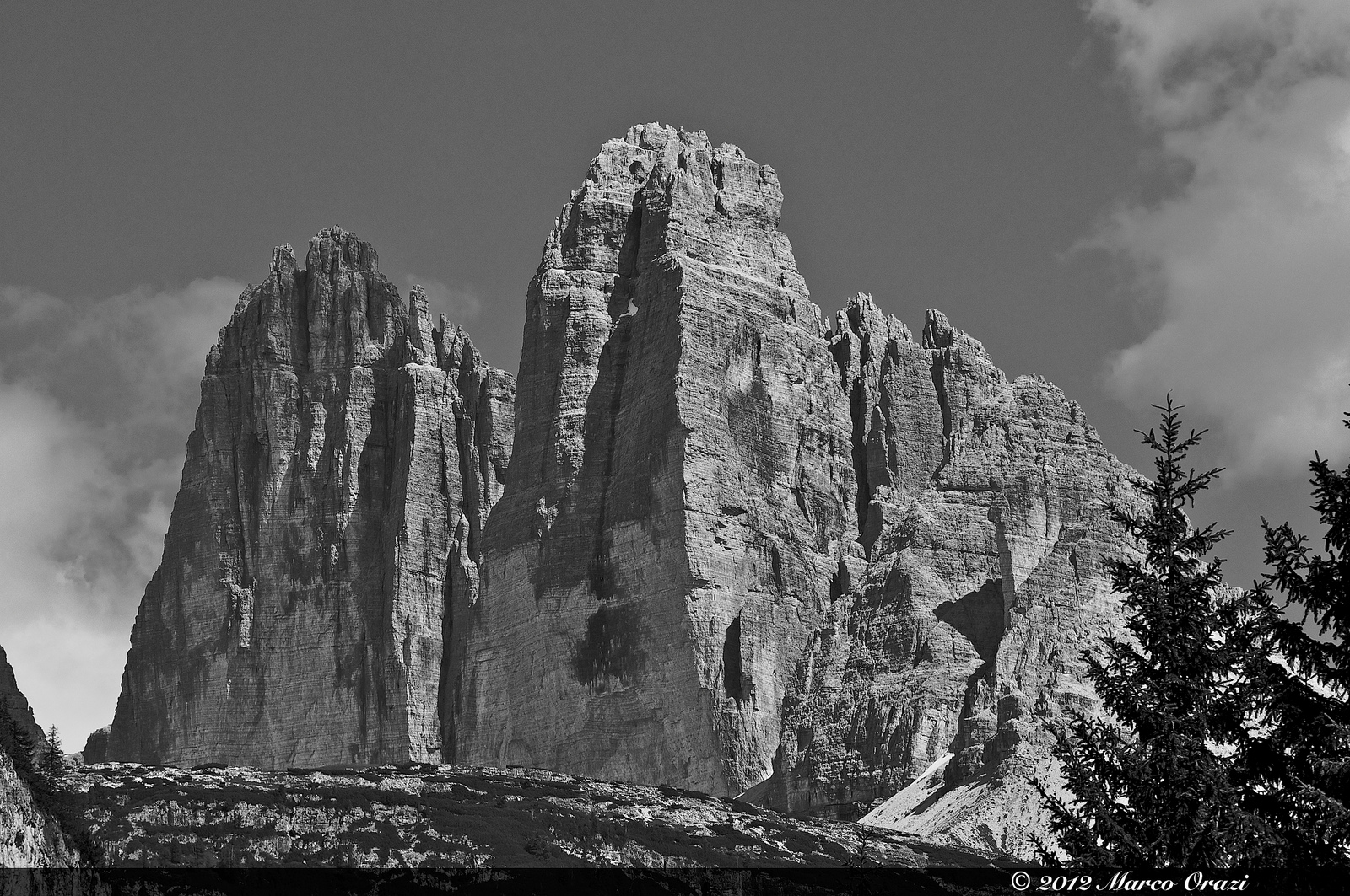 Three Peaks in b / w