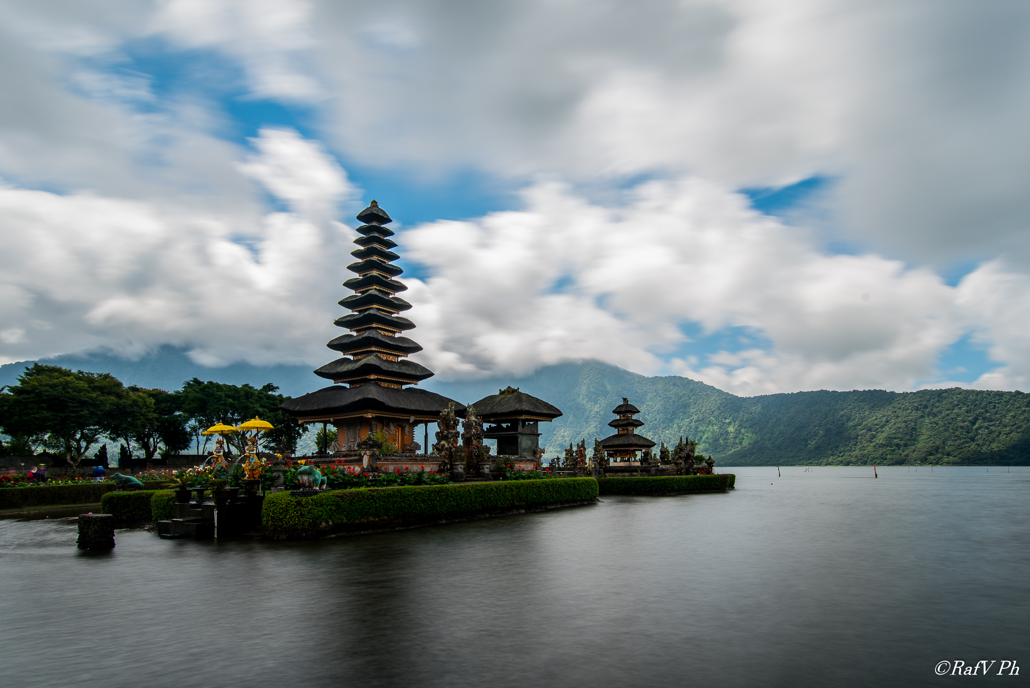 Danau Beratan Temple