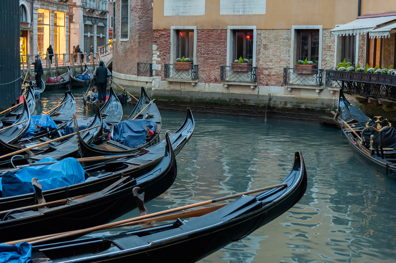 Spare gondolas