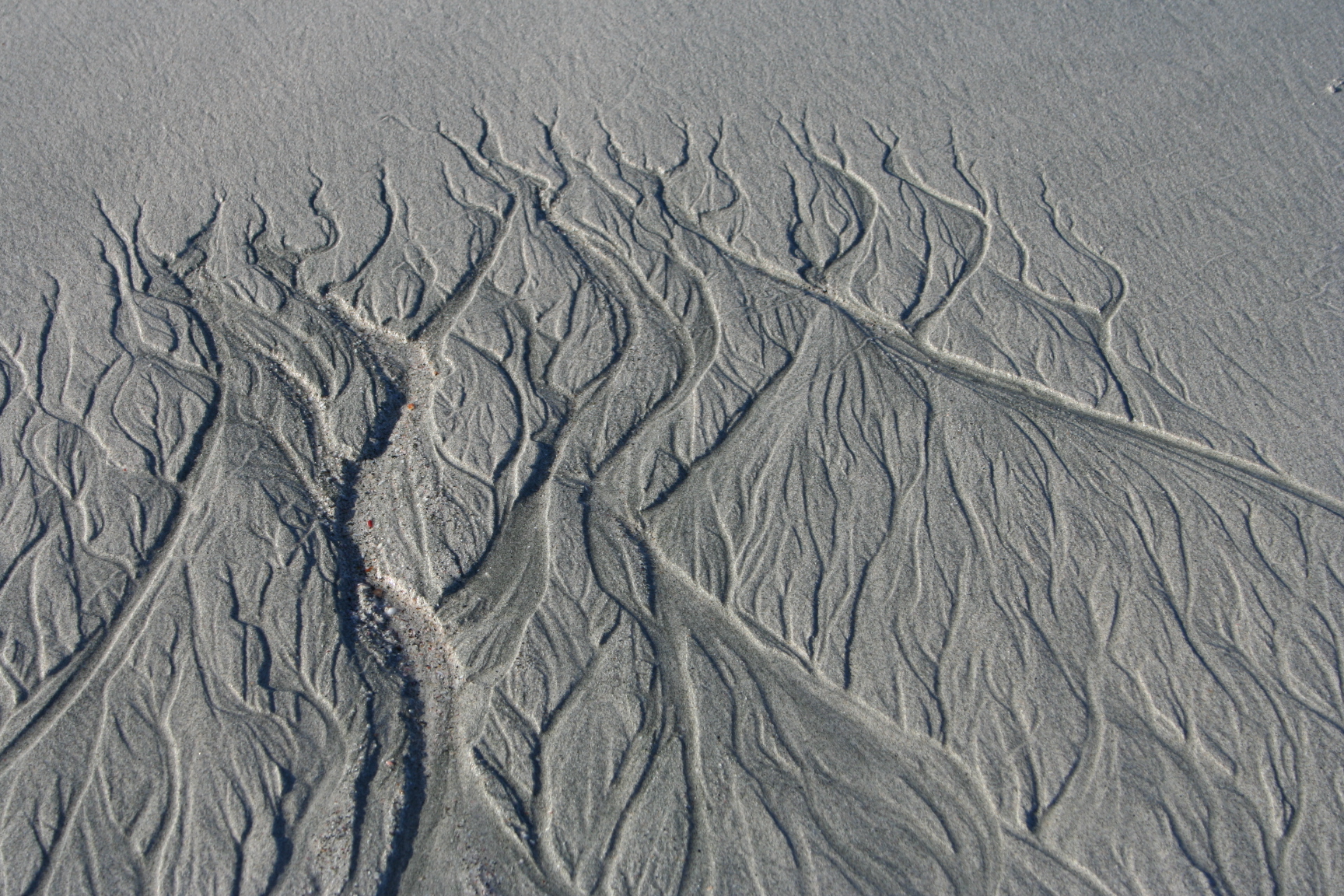 Sabbia solcata dalla risacca