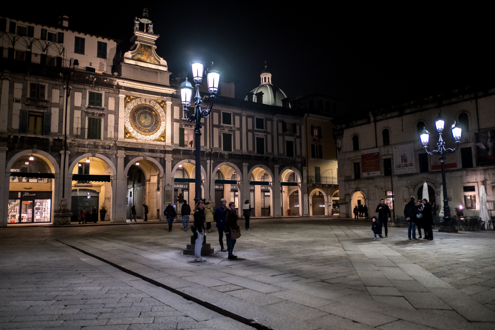 clock piazzia loggia