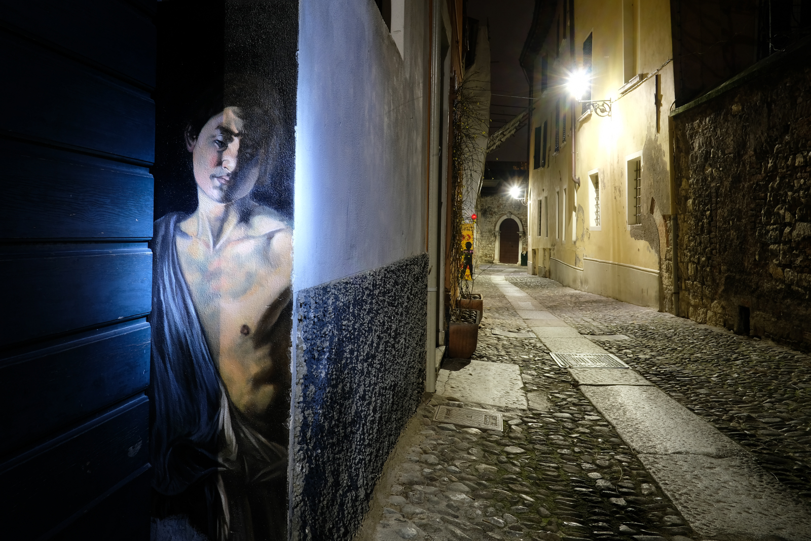 Alley with attendance