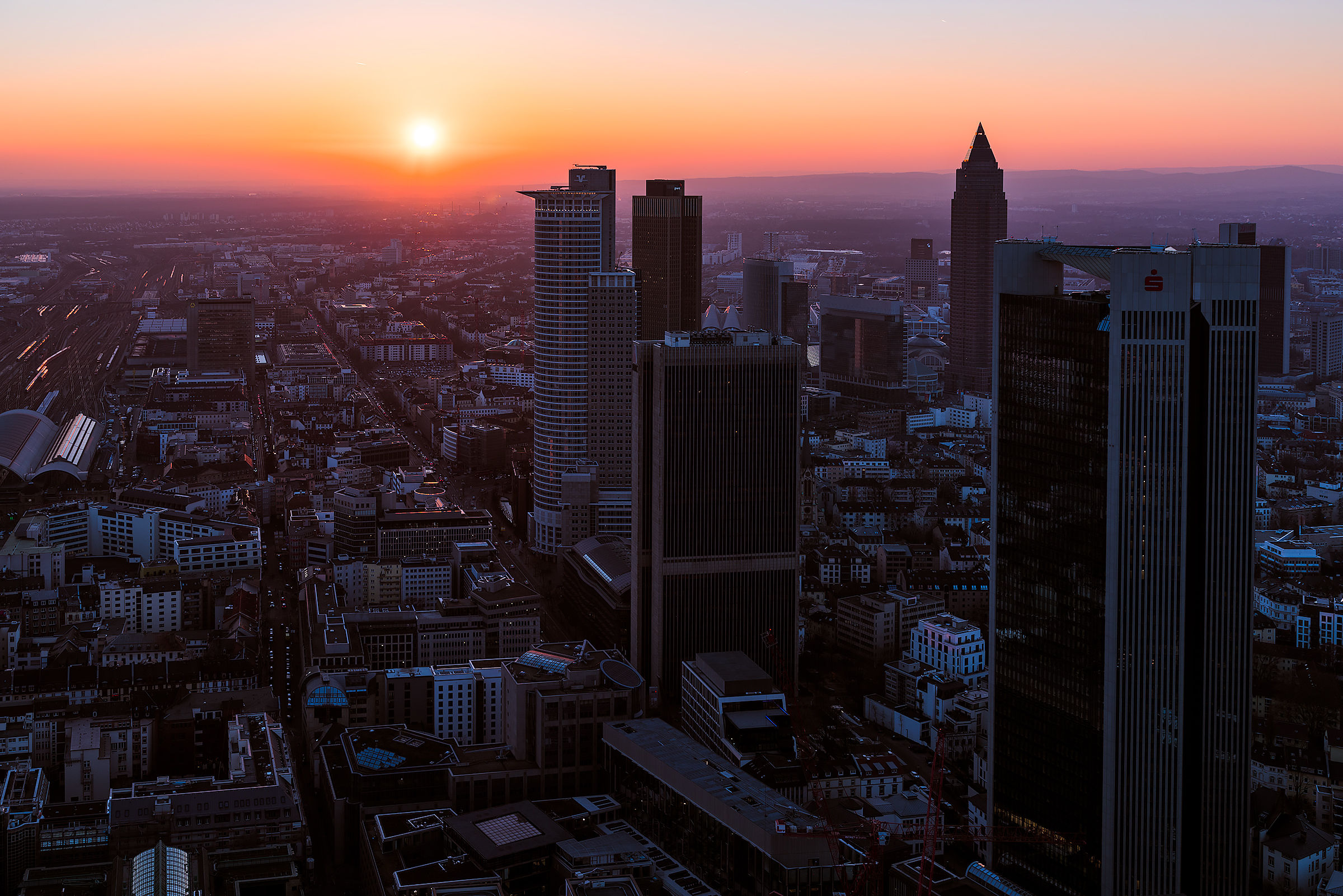 Tramonto su Francoforte dalla Main Tower