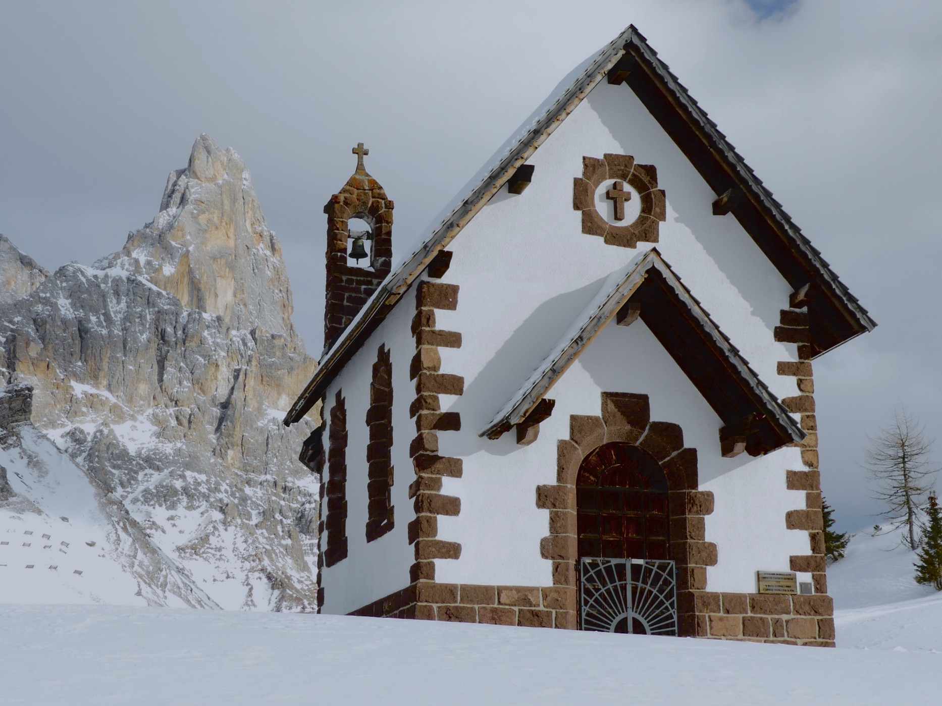 Chiesetta e Cimon in versione invernale