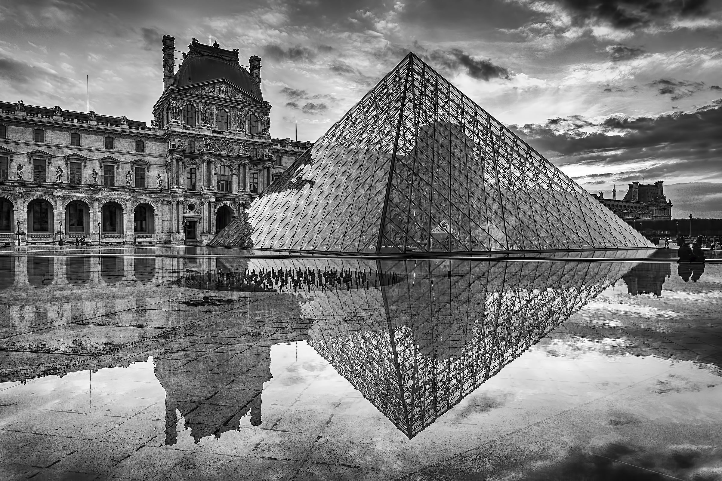 Les Pyramides du Louvre