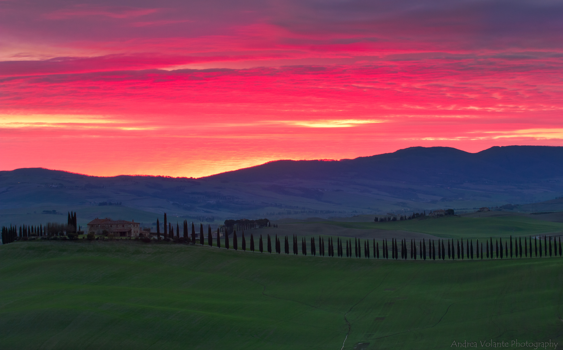 Poggio Covili ... the dawn magic in d'Orcia land.
