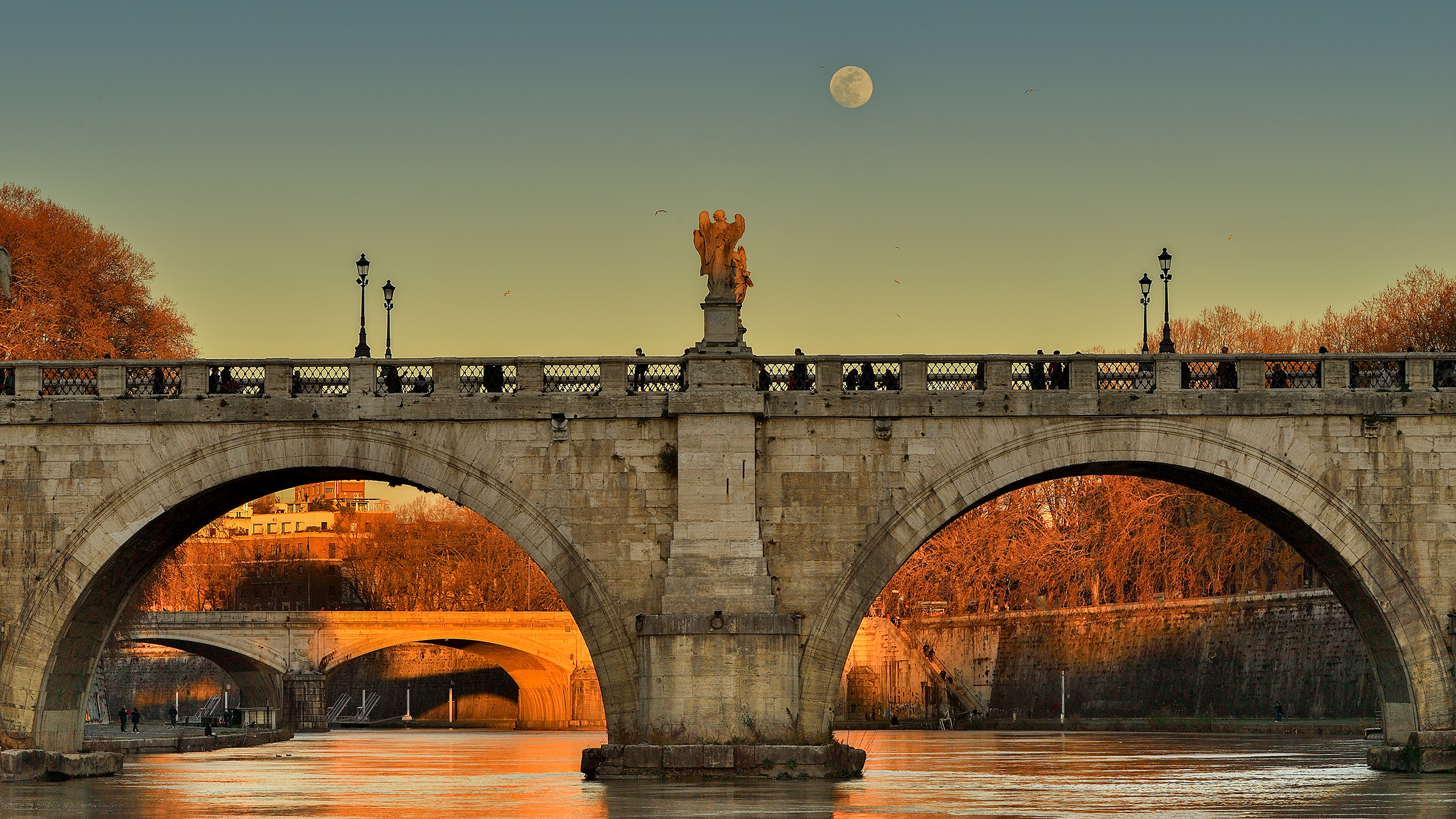 Ponte degli Angeli Moon