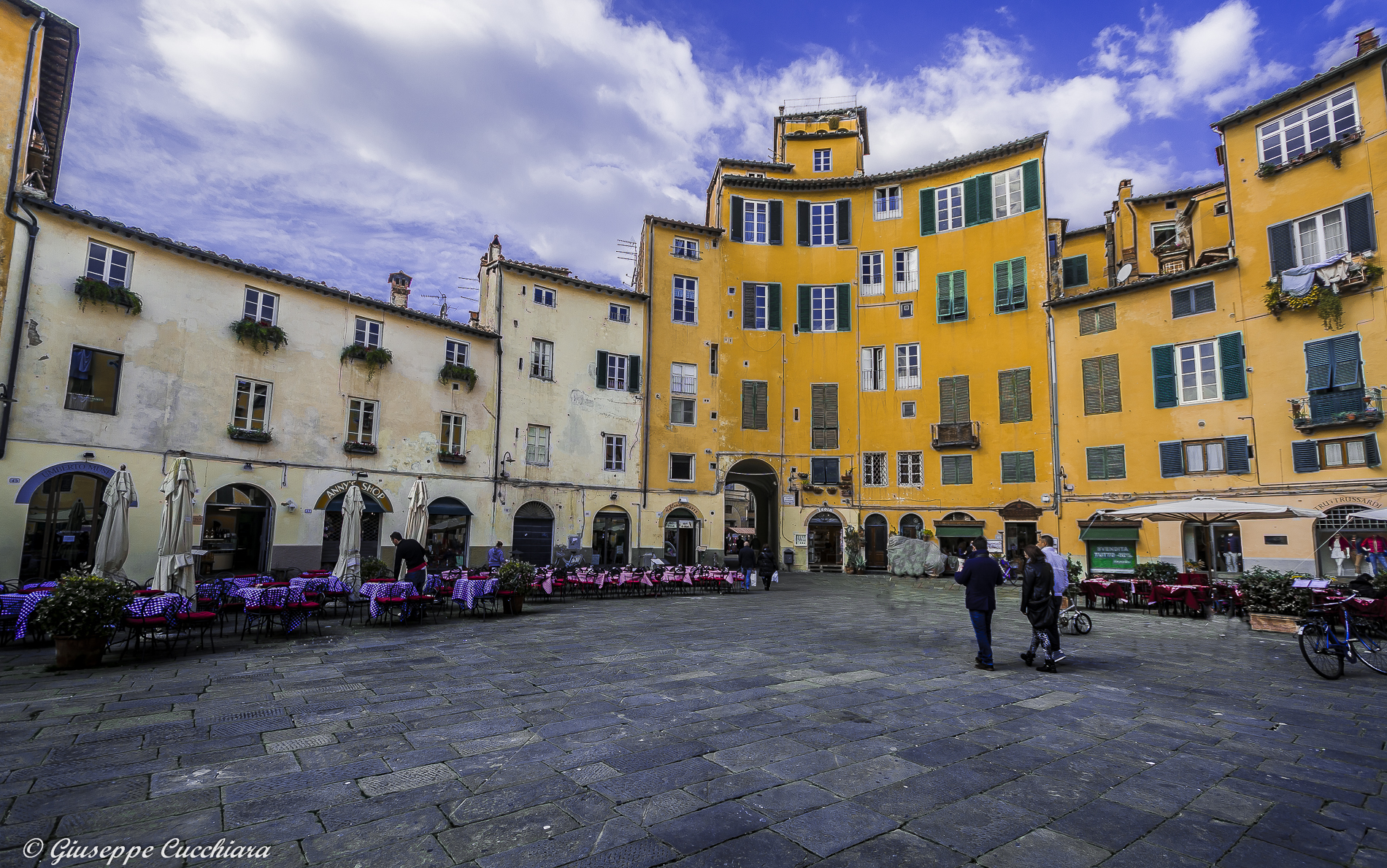 Lucca Piazza Anfiteatro