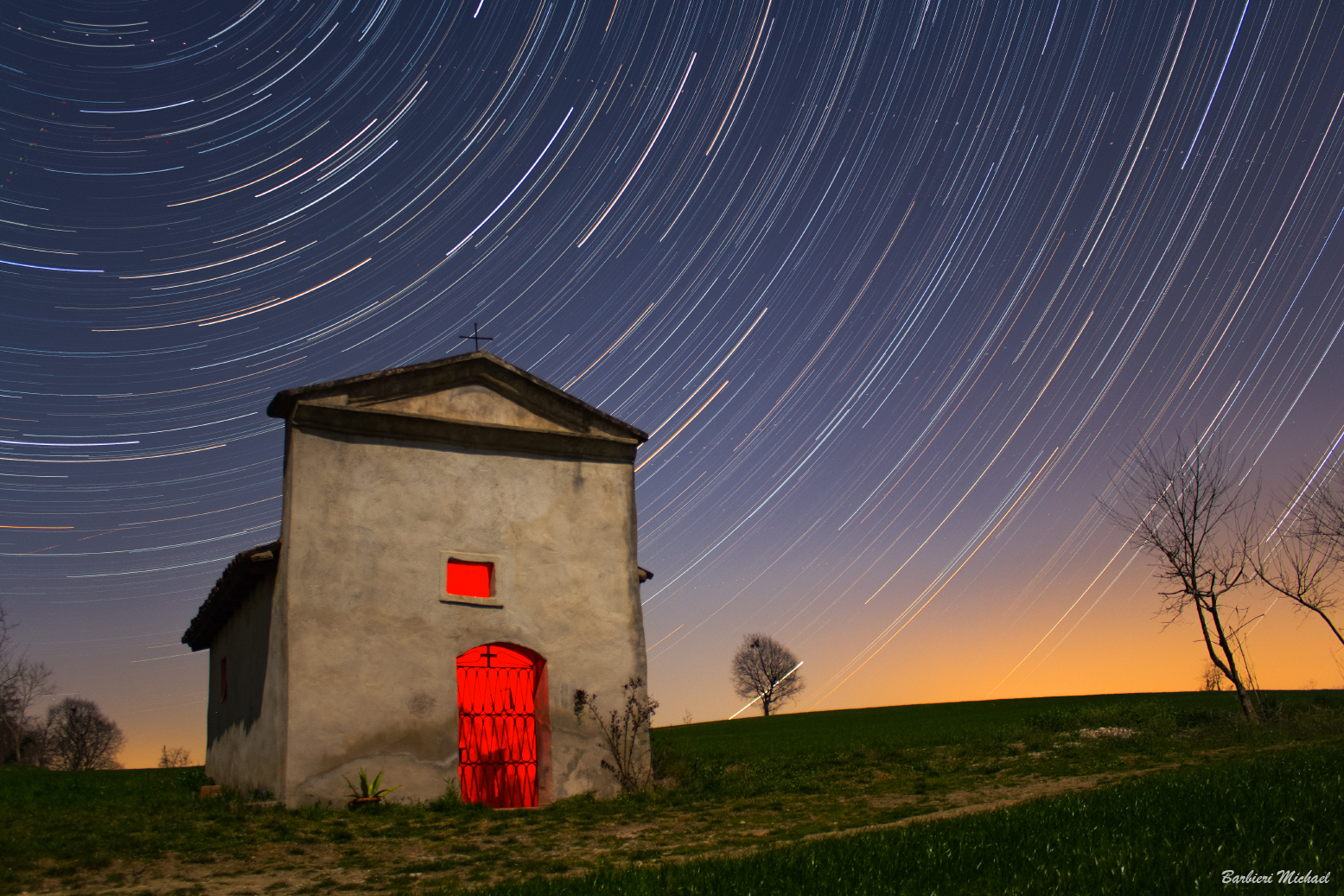 Startrail between valances hills