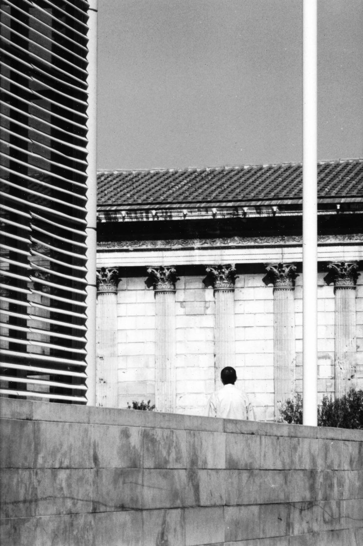 Nimes: antica moderntà romana