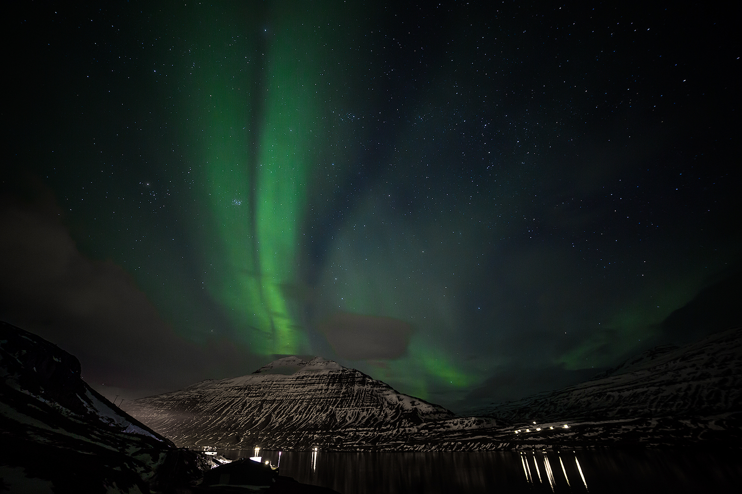 Aurora boreale a Seydisfjordur, Islanda