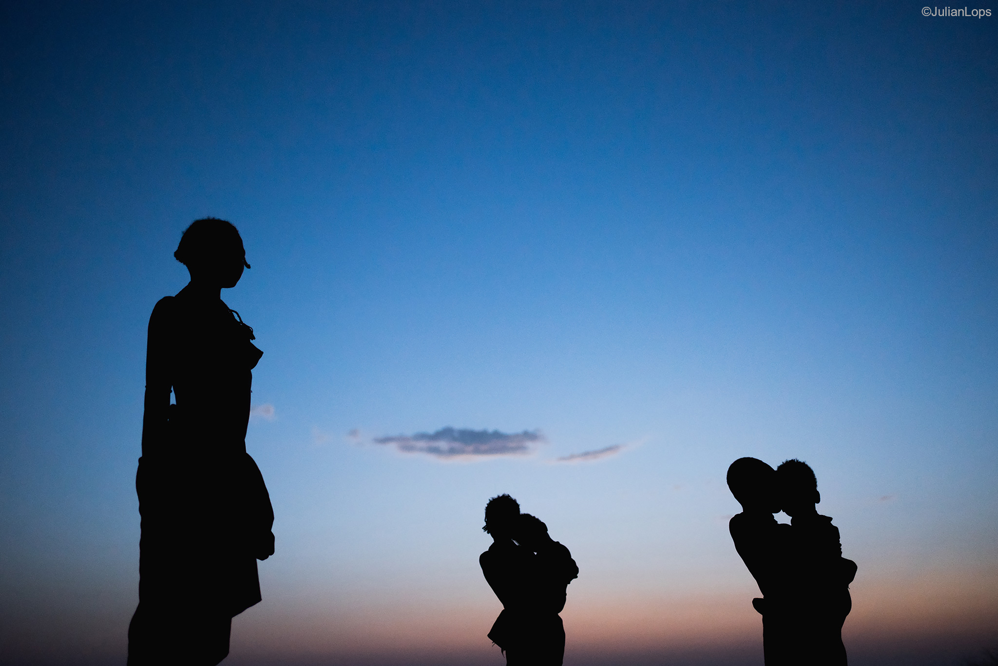 Hamar woman and children at sunset
