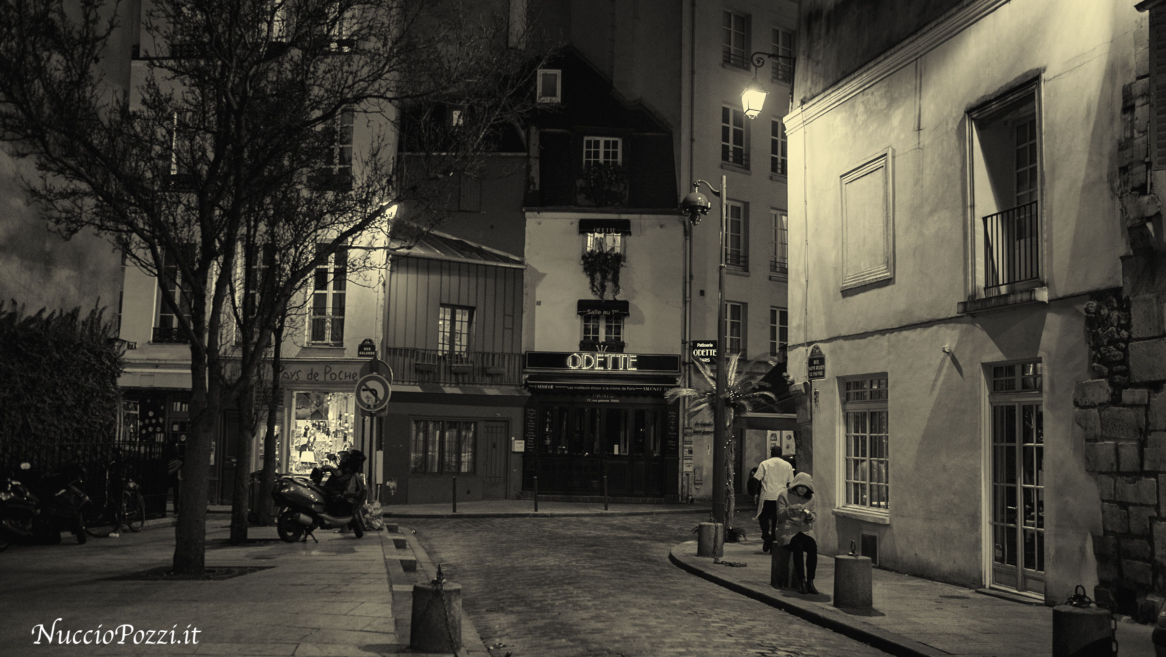 Paris Alley