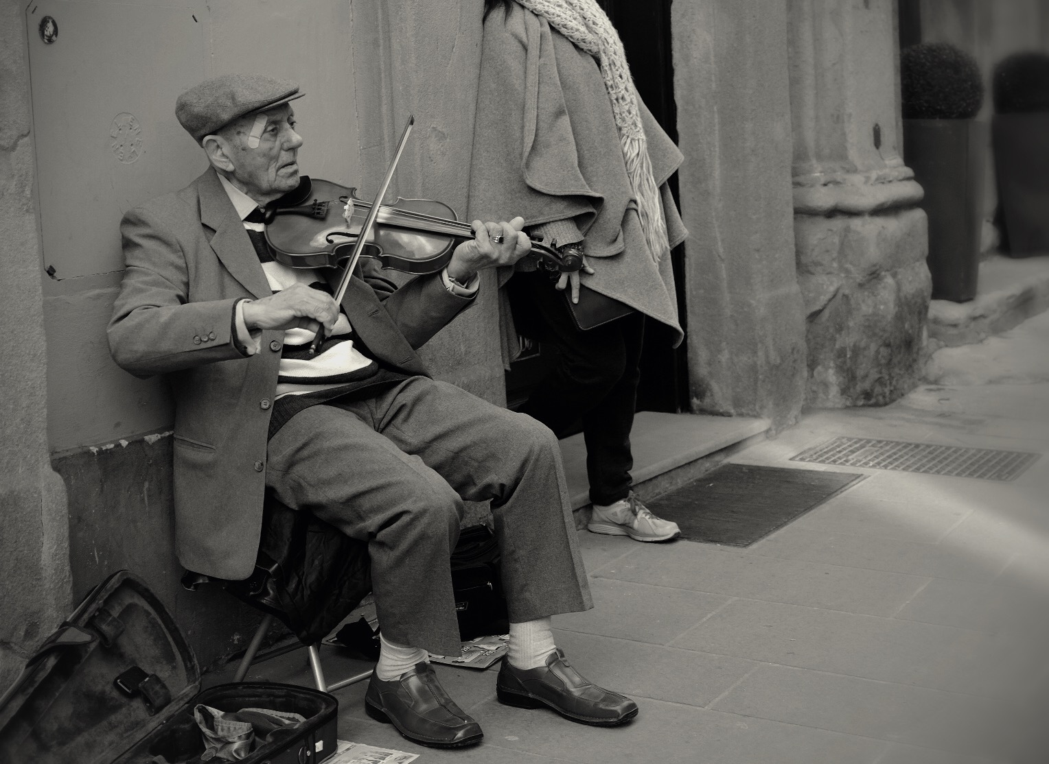 The old gypsy violin