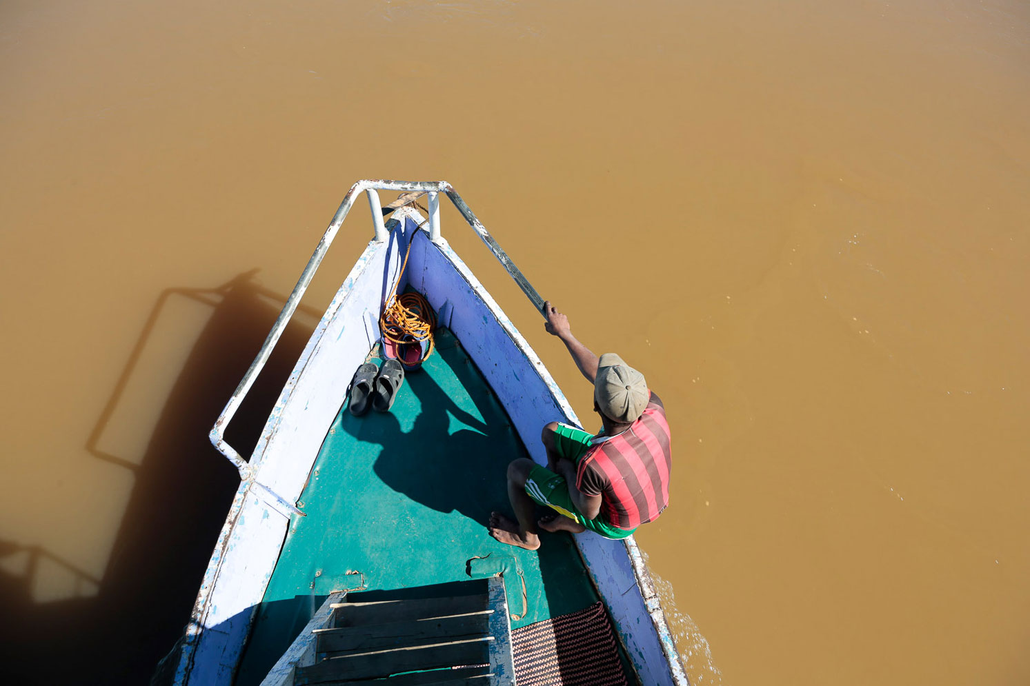 Sailing on the river Tsiribihina