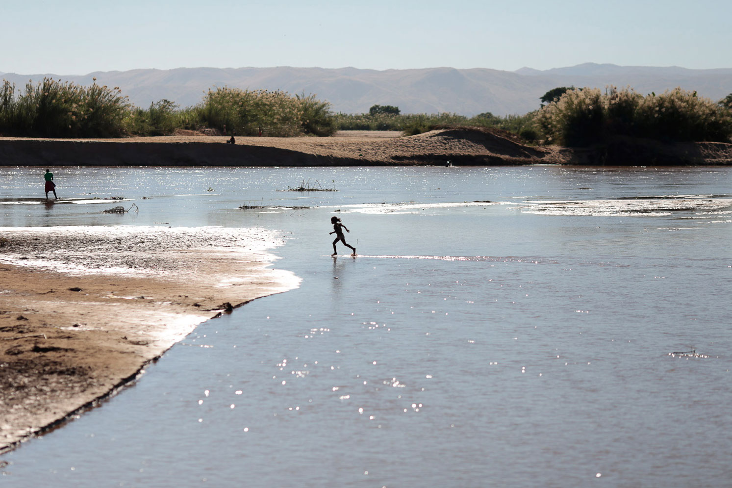 Little girl on the Tsiribihina river