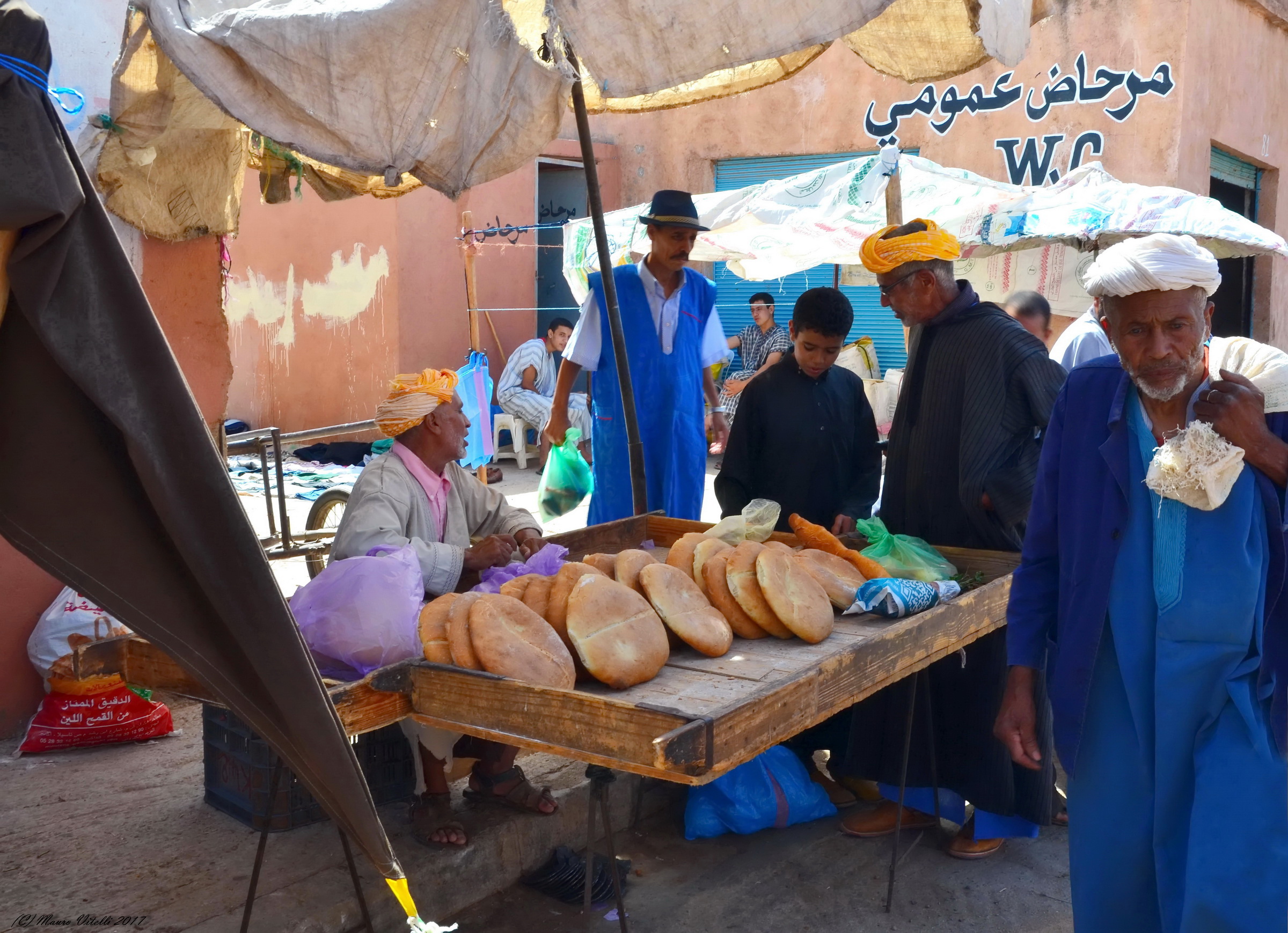 The bread seller (unusual Morocco)