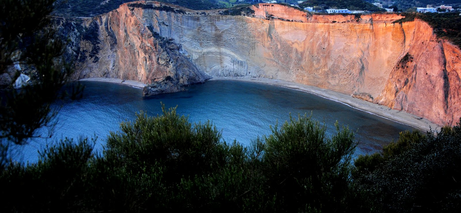 Luce rosa sulla Chiaia di luna...