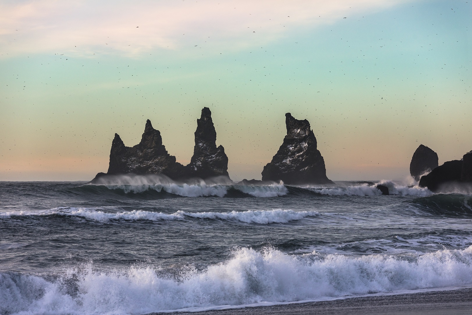 L'alba sui faraglioni di Vik