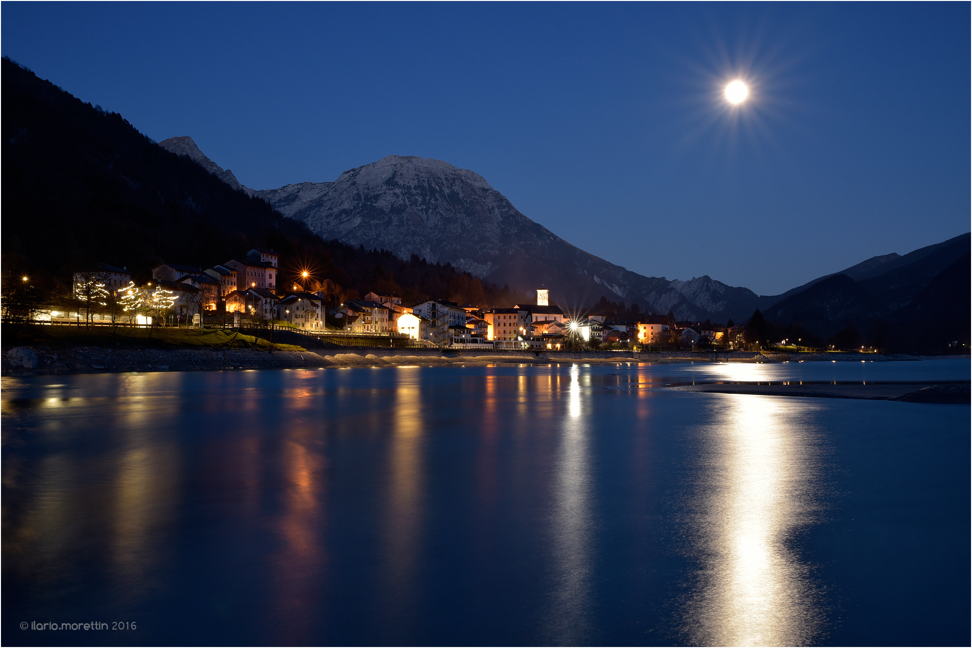 Barcis, the lake and the full moon