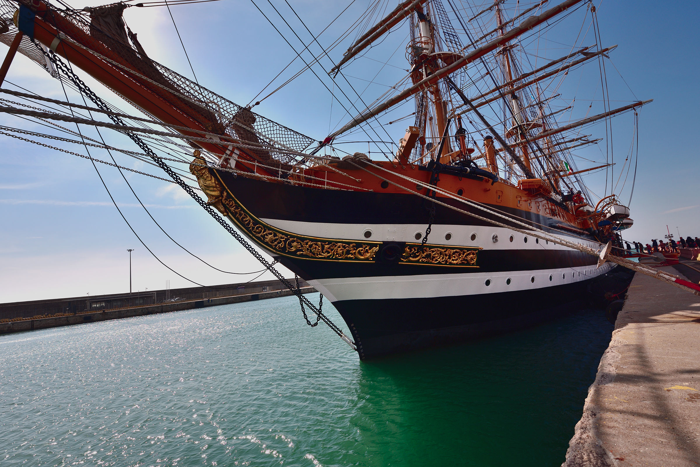 La nave-scuola Amerigo Vespucci