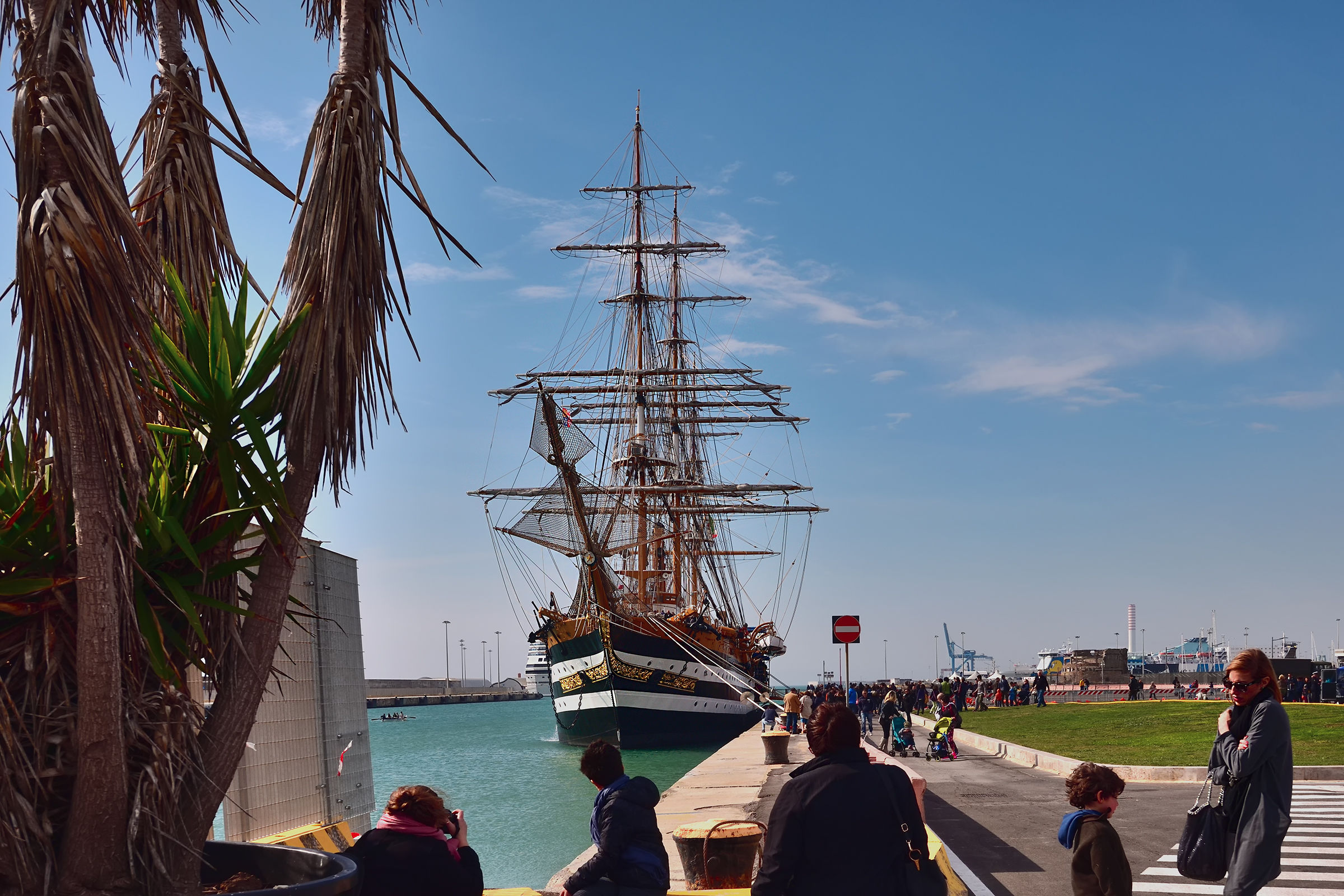 l' Amerigo Vespucci a Civitavecchia