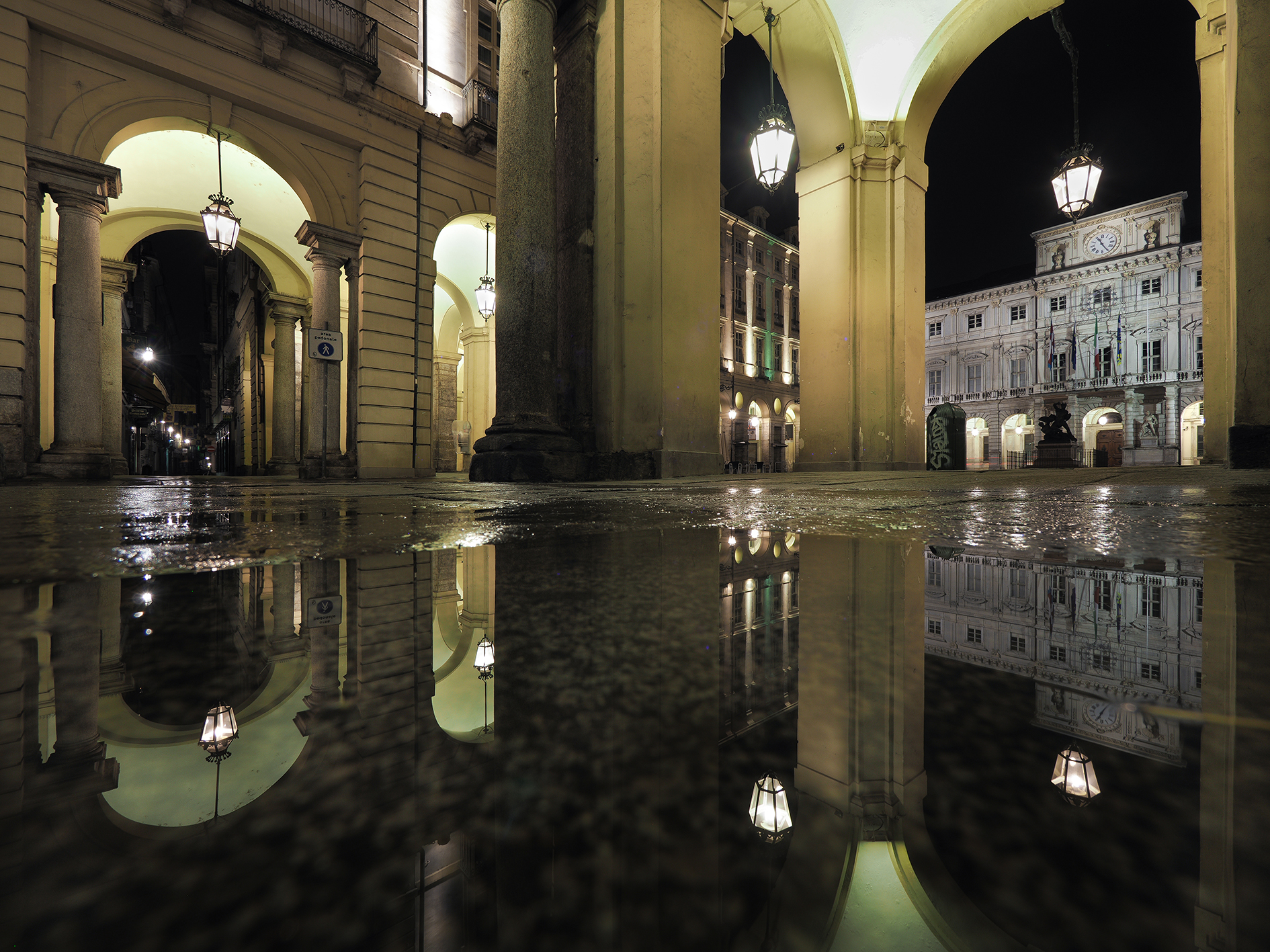 Piazza Palazzo di Città.