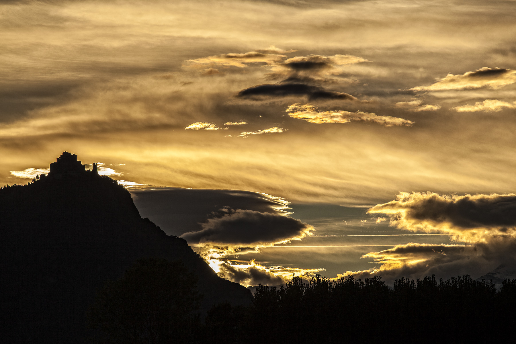 Tramonto sulla Sacra di San Michele