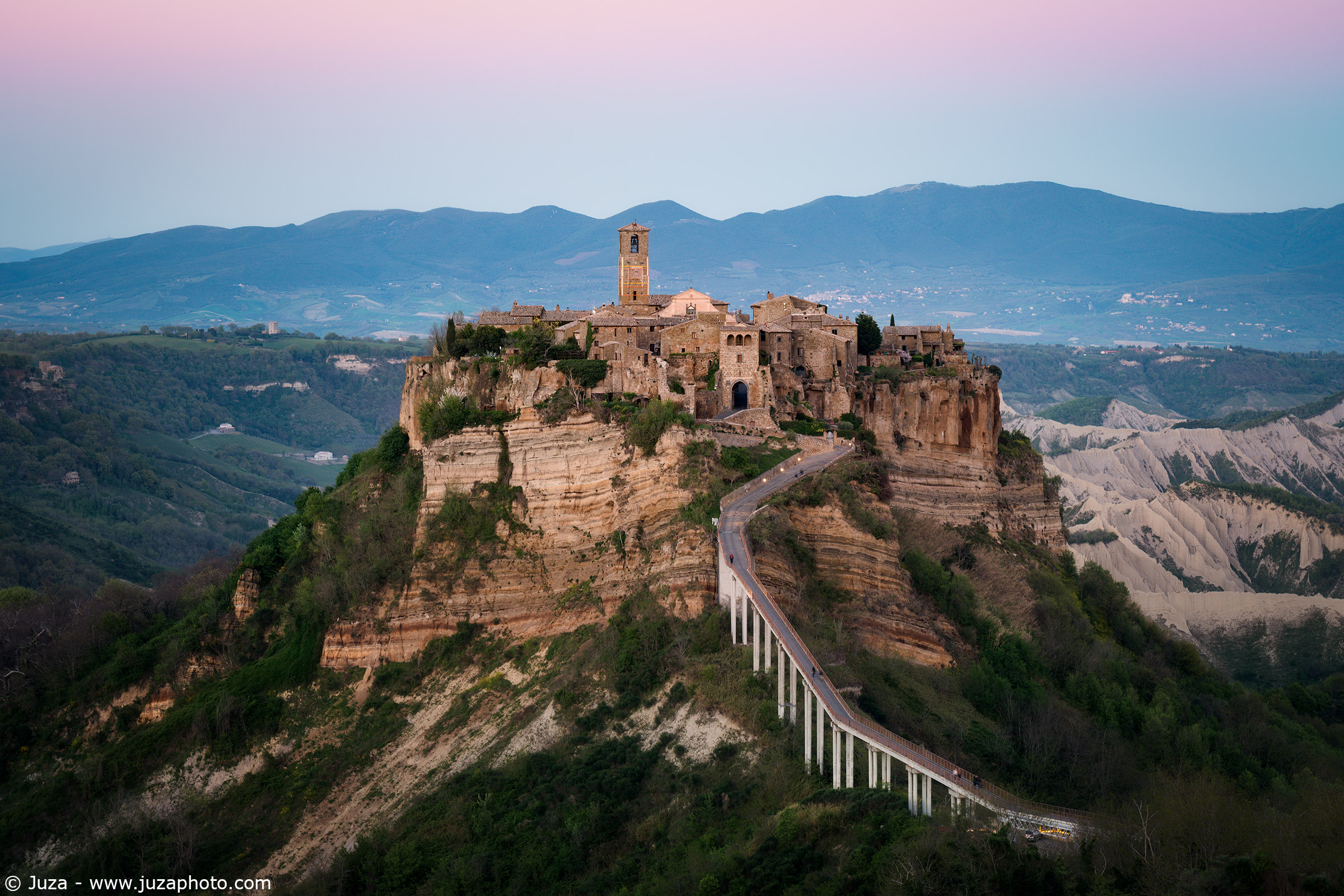 Civita di Bagnoregio, dopo il tramonto