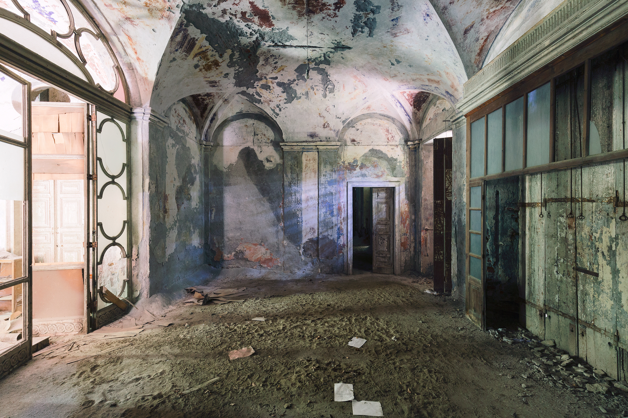 A tomb of seasoned dye