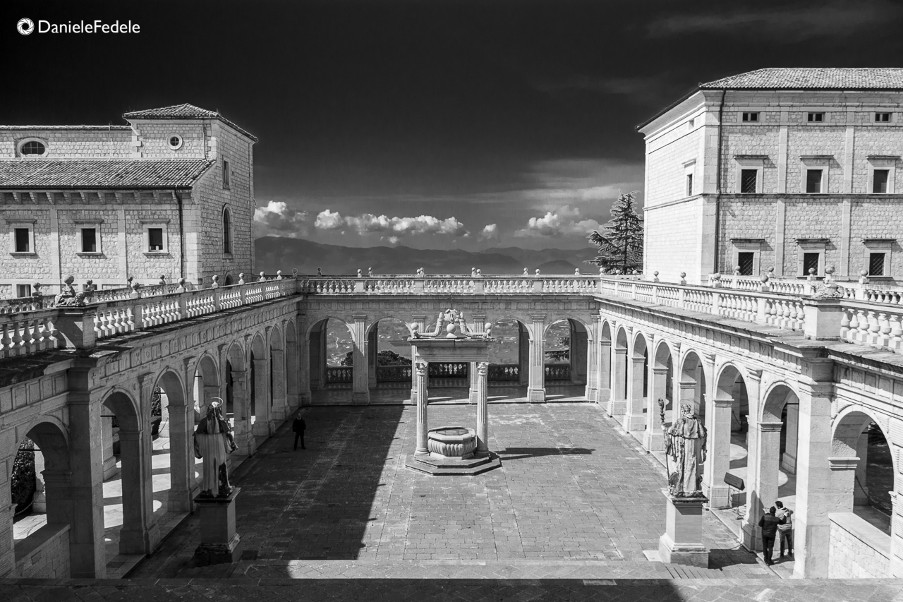 Abbazia di Montecassino in B&W