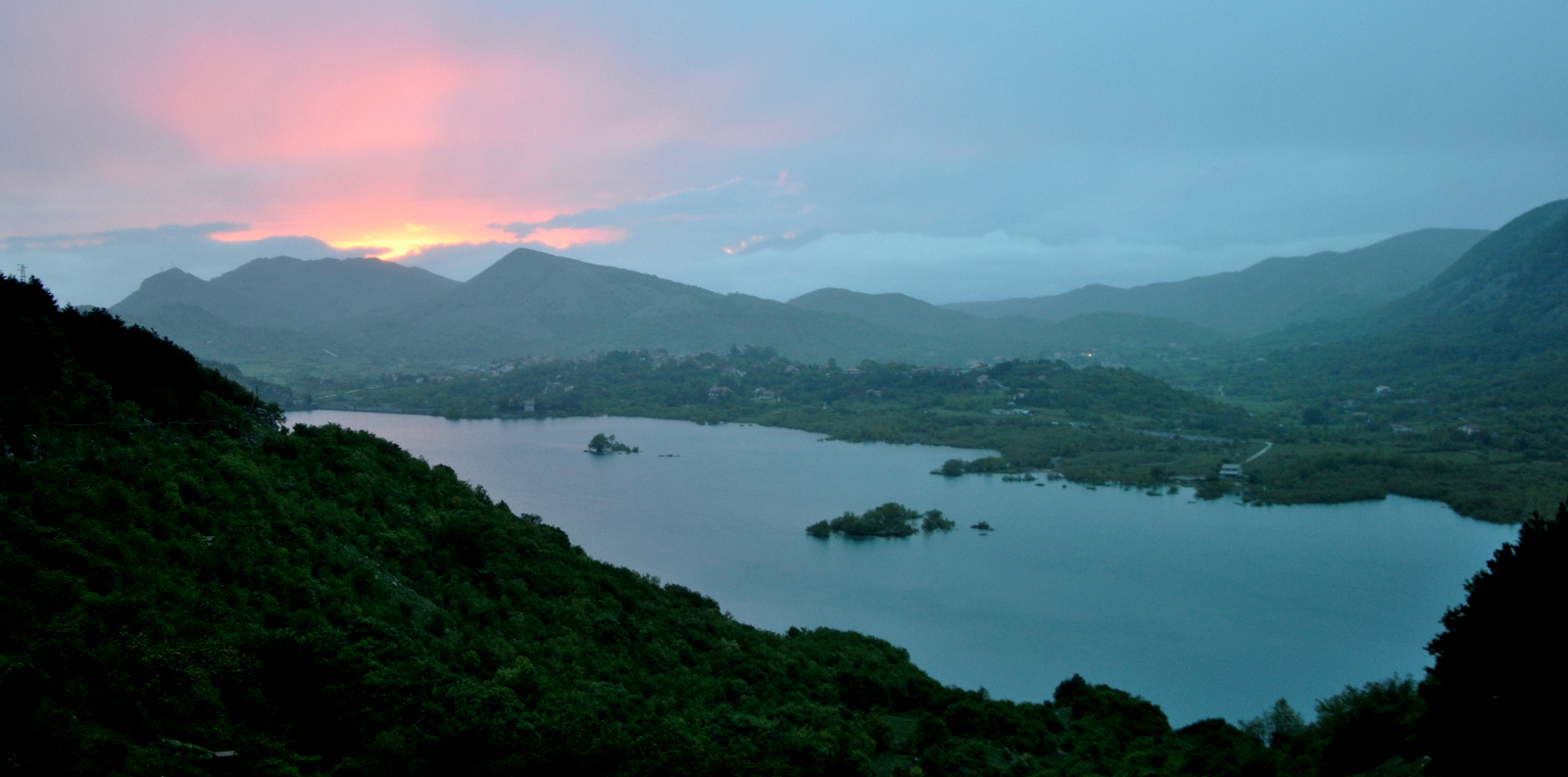 Tramonto sul lago di Gallo Matese...