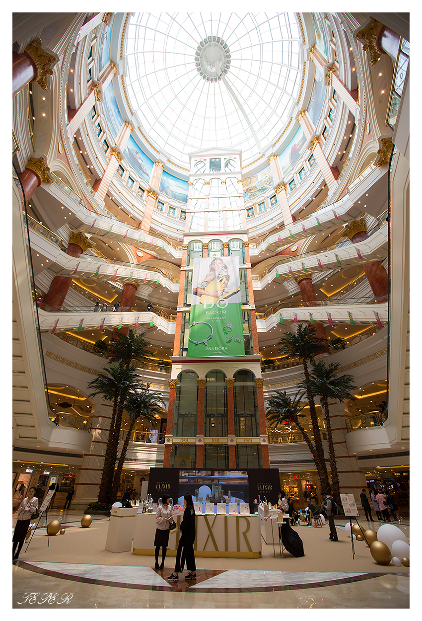 Fare shopping fino allo sfinimento