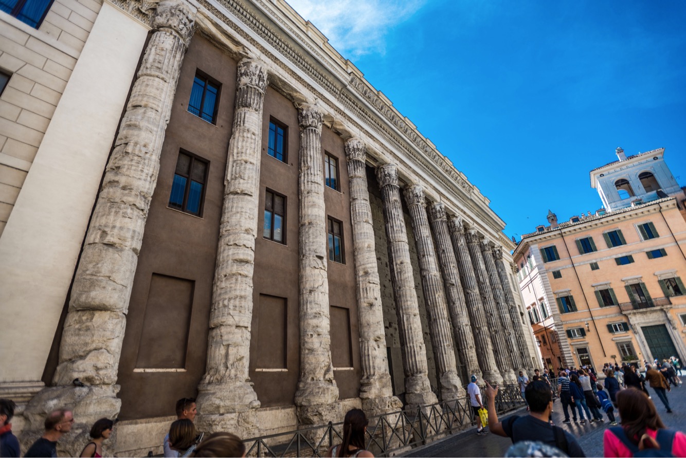 Tempio di Adriano. Roma.