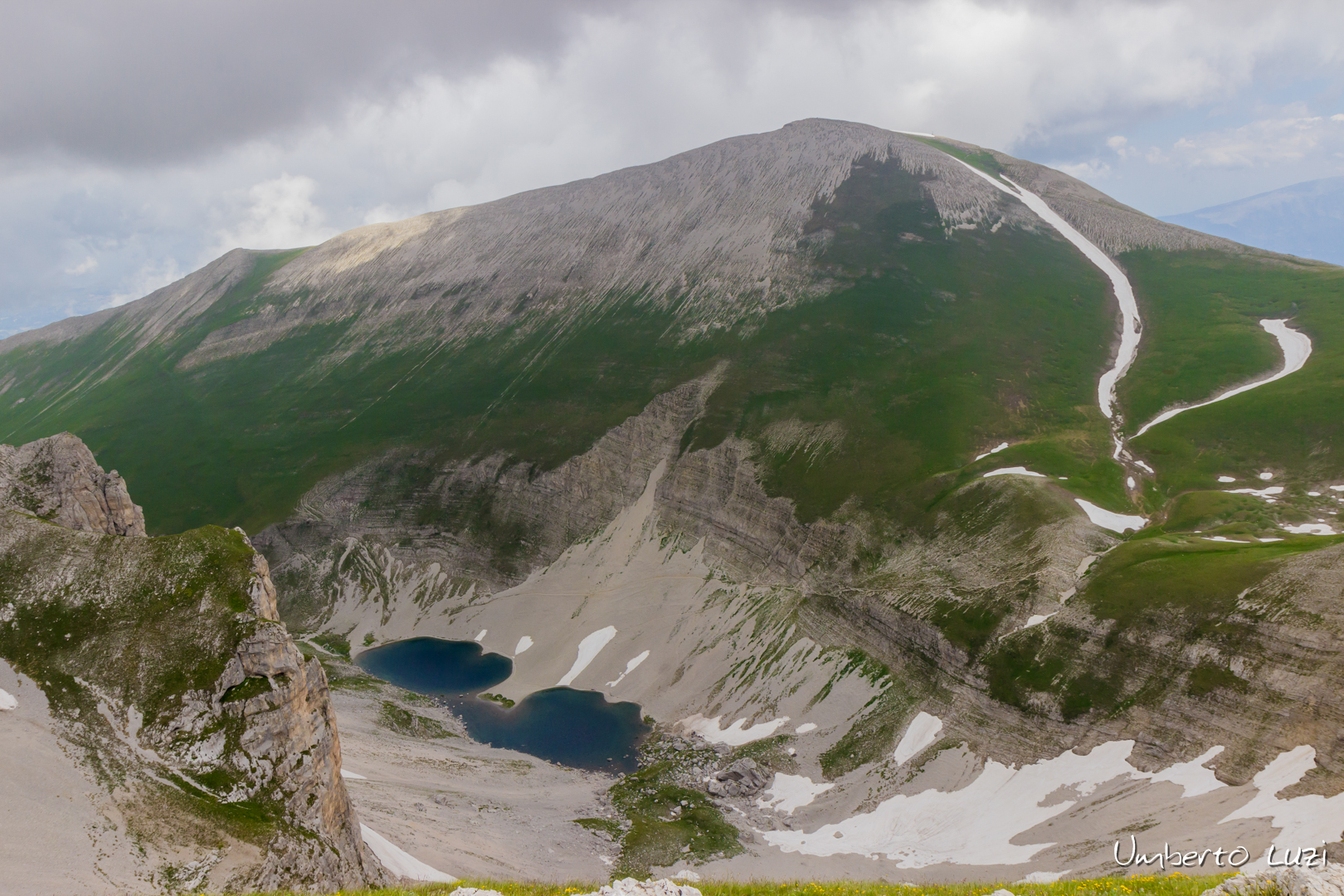 The glasses in the mountains