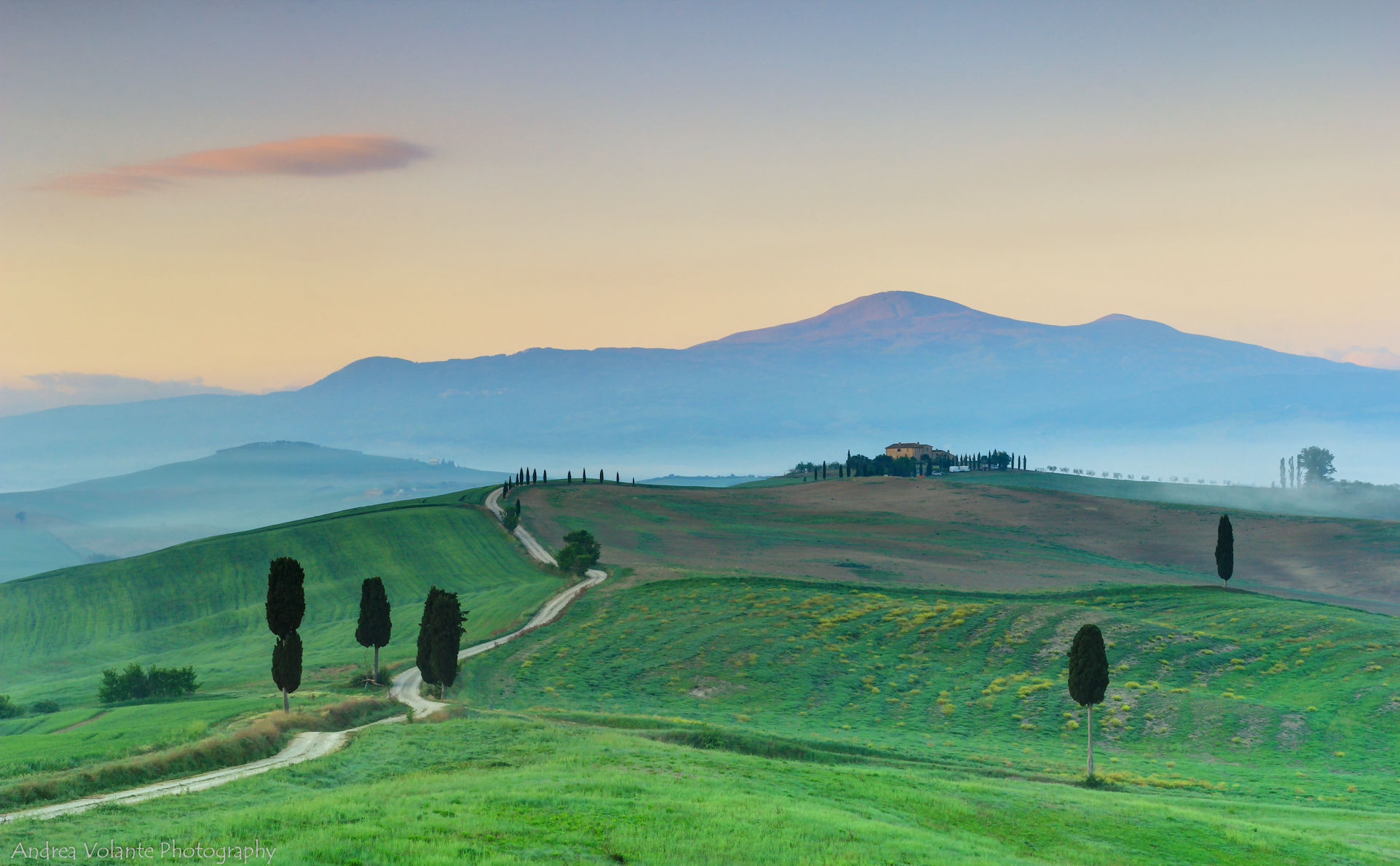 L'atmosfera dell'alba ...lungo la via del Gladiatore...