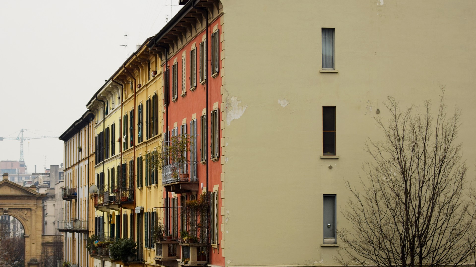 Contrast of visual and compositional complexity